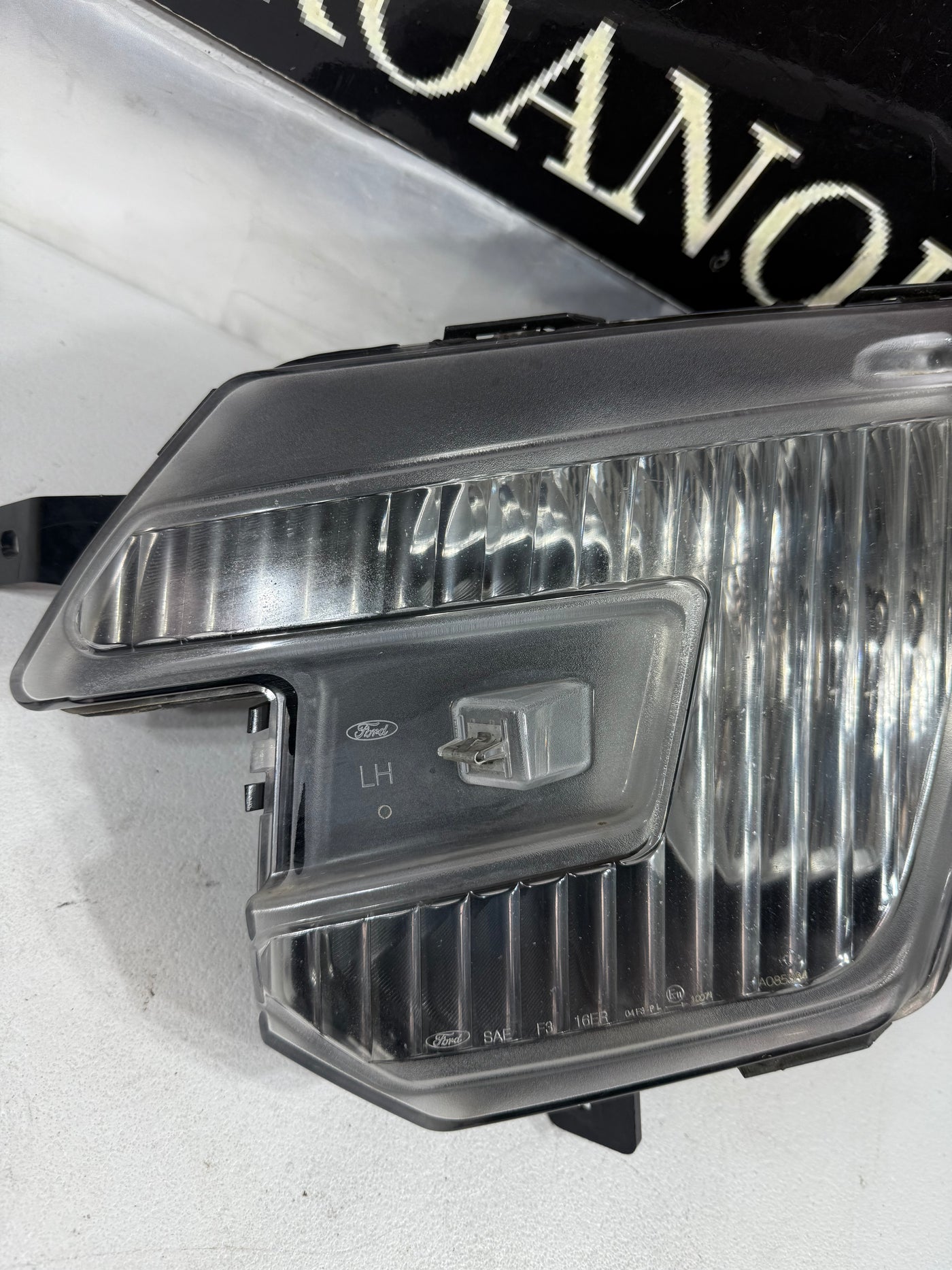 2016 - 2019 FORD EXPLORER FOG LIGHT LAMP LEFT DRIVER HALOGEN OEM