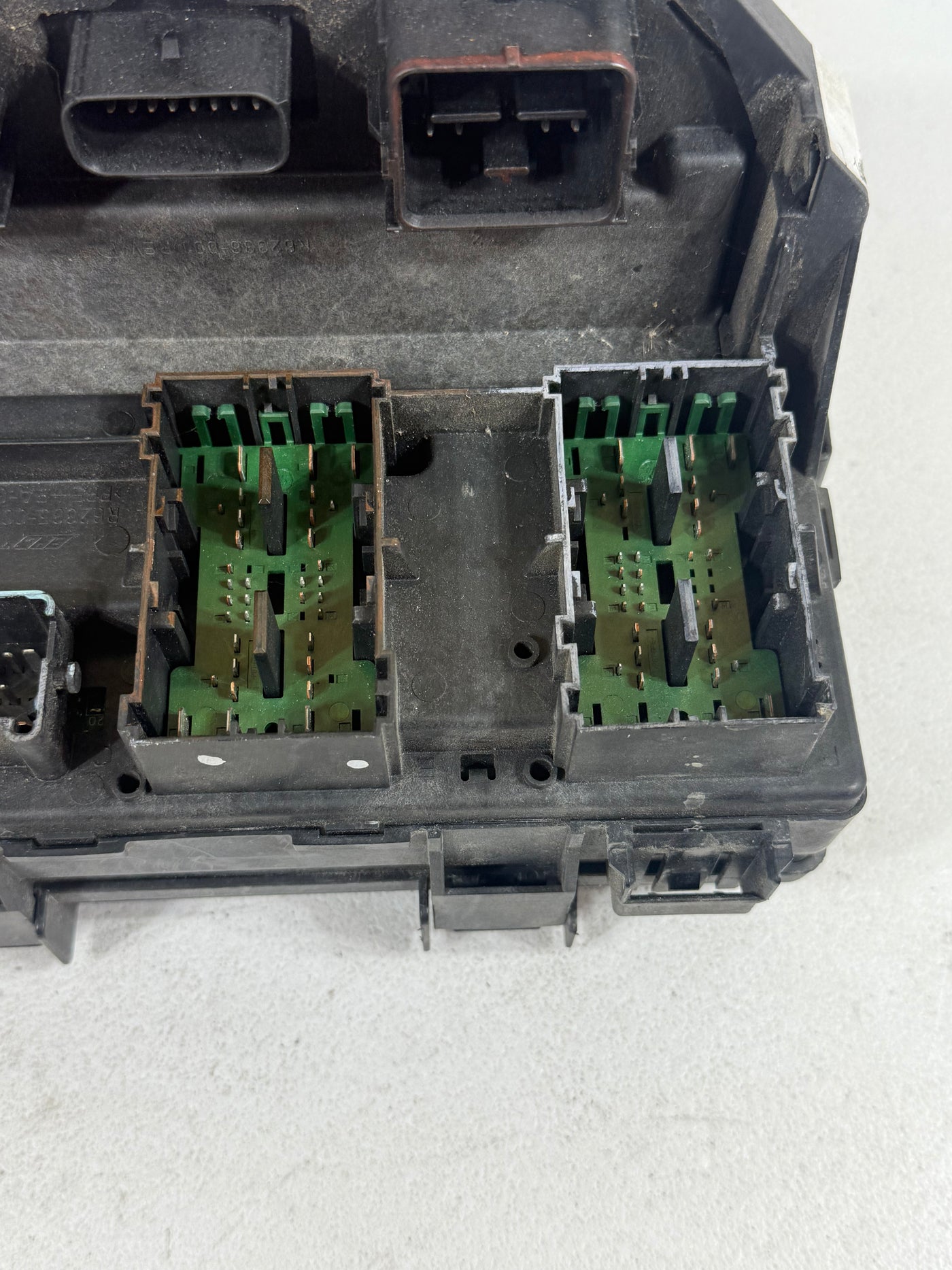 2010 Jeep Wrangler JK Totally Integrated Power Module Fuse Box TIPM 04692298AE