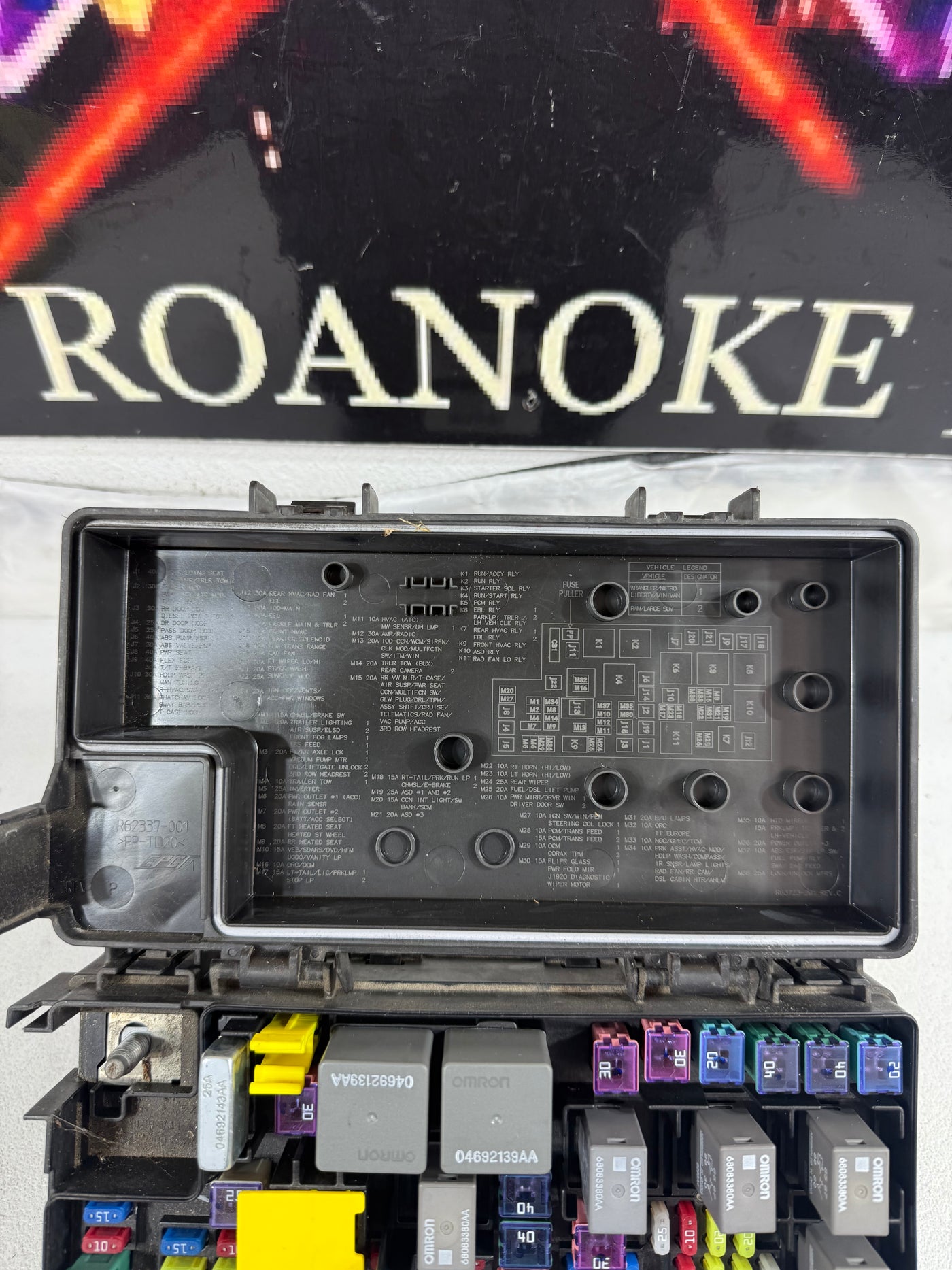 2011 Chrysler Town & Country Dodge Grand Caravan TIPM Fuse Relay Box 04692335AF