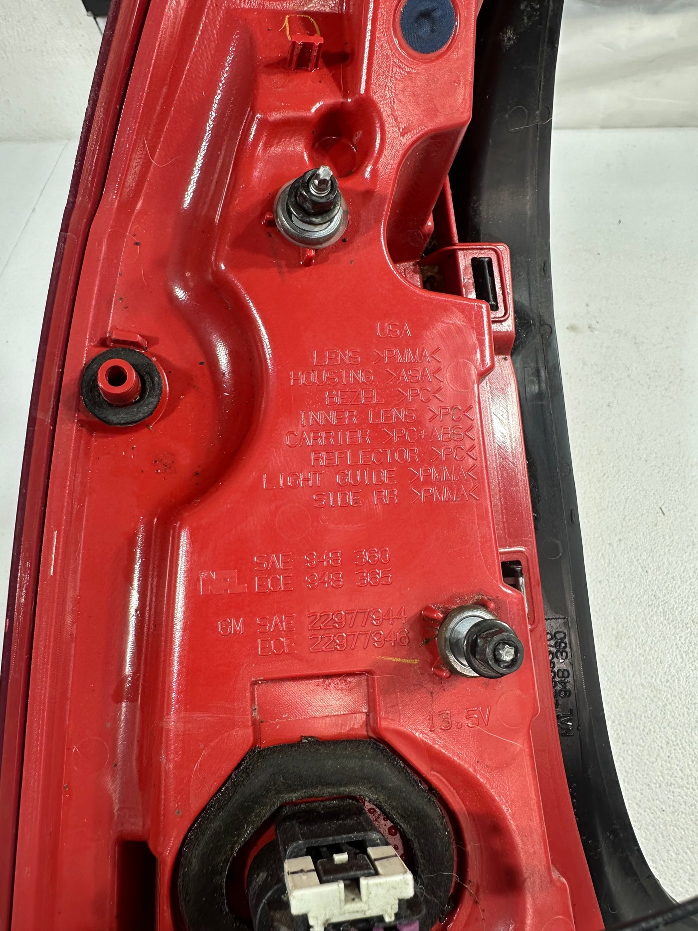 2013-2018 CADILLAC ATS REAR RIGHT passenger SIDE TAIL LIGHT TAILLIGHT LAMP OEM