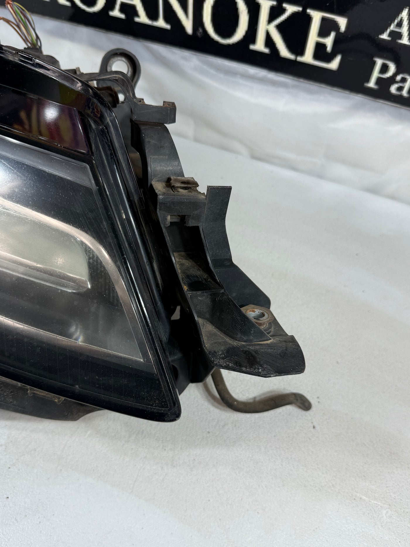 2009- 2012 Audi A4 S4 HID Xenon RH Right Passenger Side Headlight Assembly W bracket OEM
