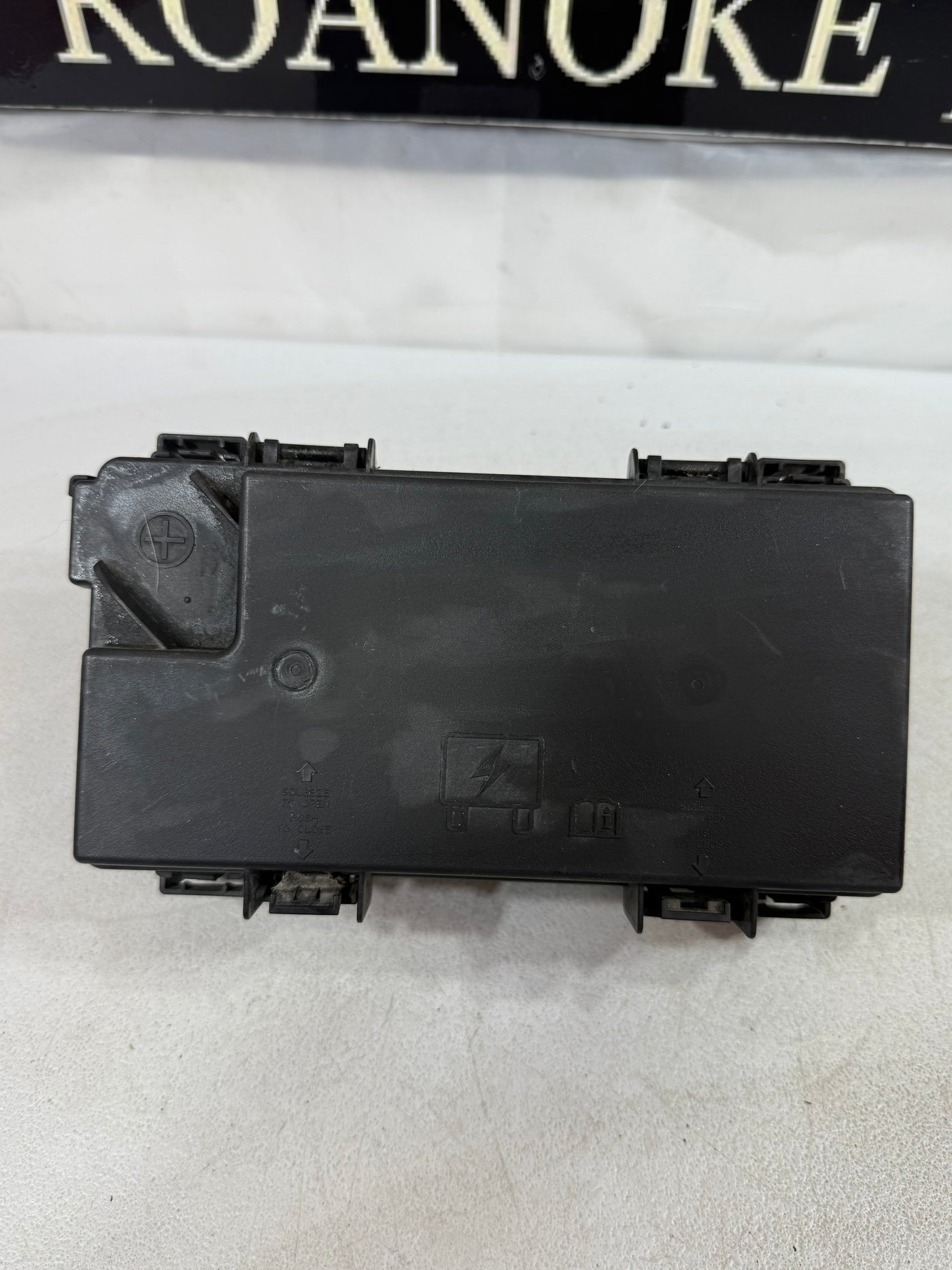 DODGE GRAND CARAVAN TOWN COUNTRY VW ROUTAN FUSE BOX TIPM 2011 04692335AH