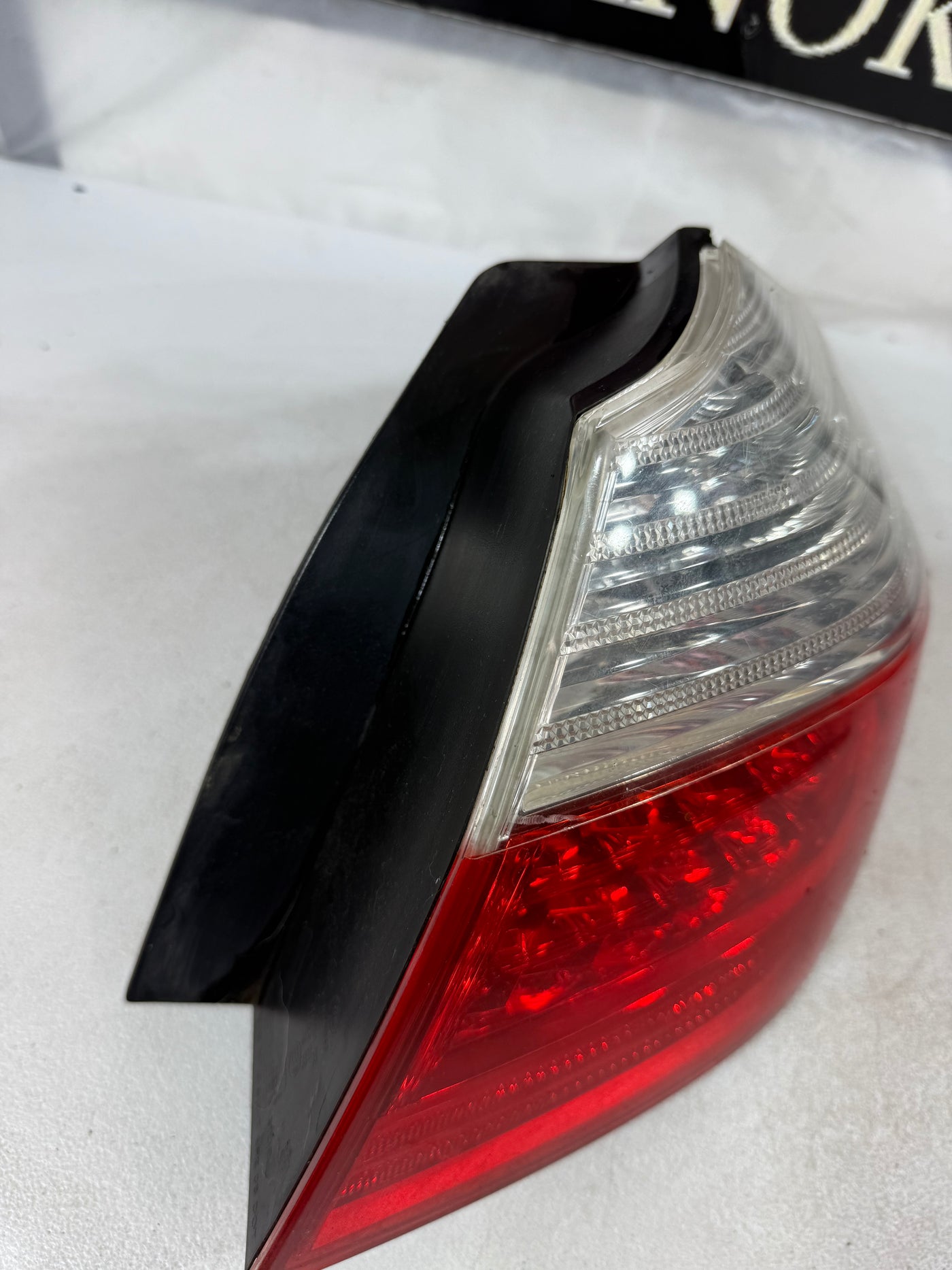 2009-2011 Hyundai Genesis Sedan Right/Passenger OUTER Tail Light Assembly OEM