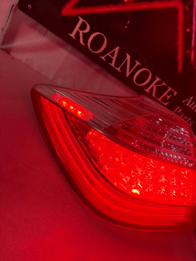 2009-2011 Hyundai Genesis Sedan Left Driver OUTER Tail Light Assembly OEM