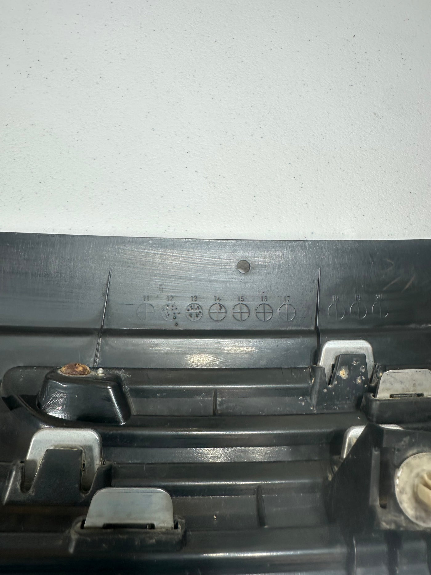 2014 MITSUBISHI OUTLANDER (NOT SPORT ) Grille OEM