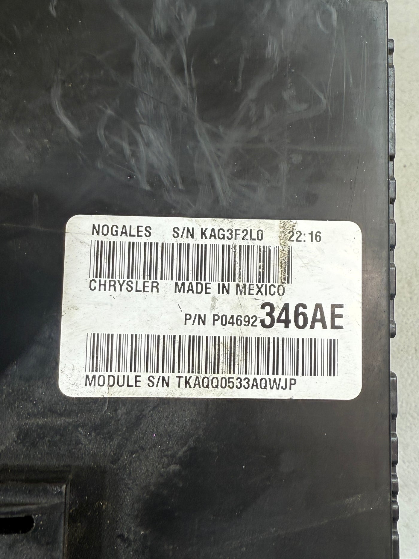 2011 - 2014 Chrysler 200 Fuse Box Relay Distribution Block P04692346AE OEM