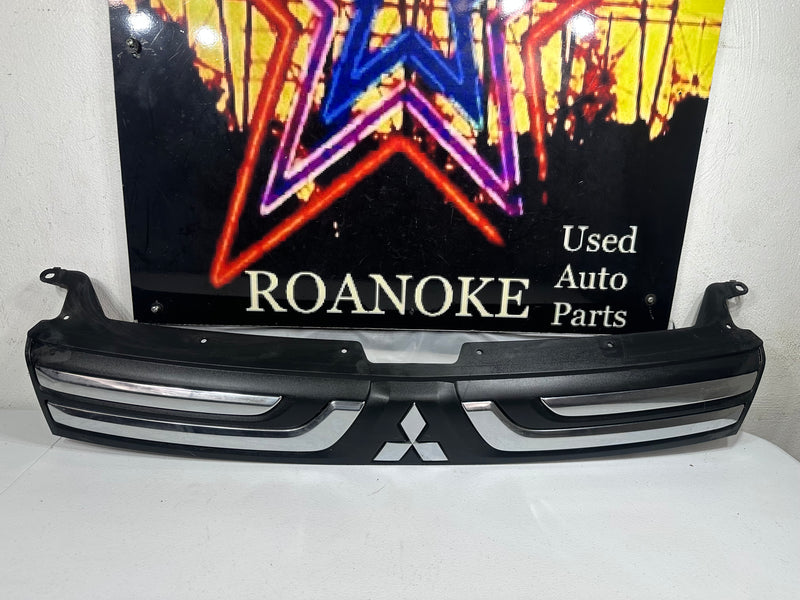 2014 MITSUBISHI OUTLANDER (NOT SPORT ) Grille OEM