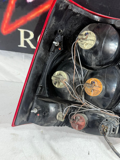 2008-2012 Land Rover LR2 HSE Rear Exterior Right Passenger Side Tail Light OEM