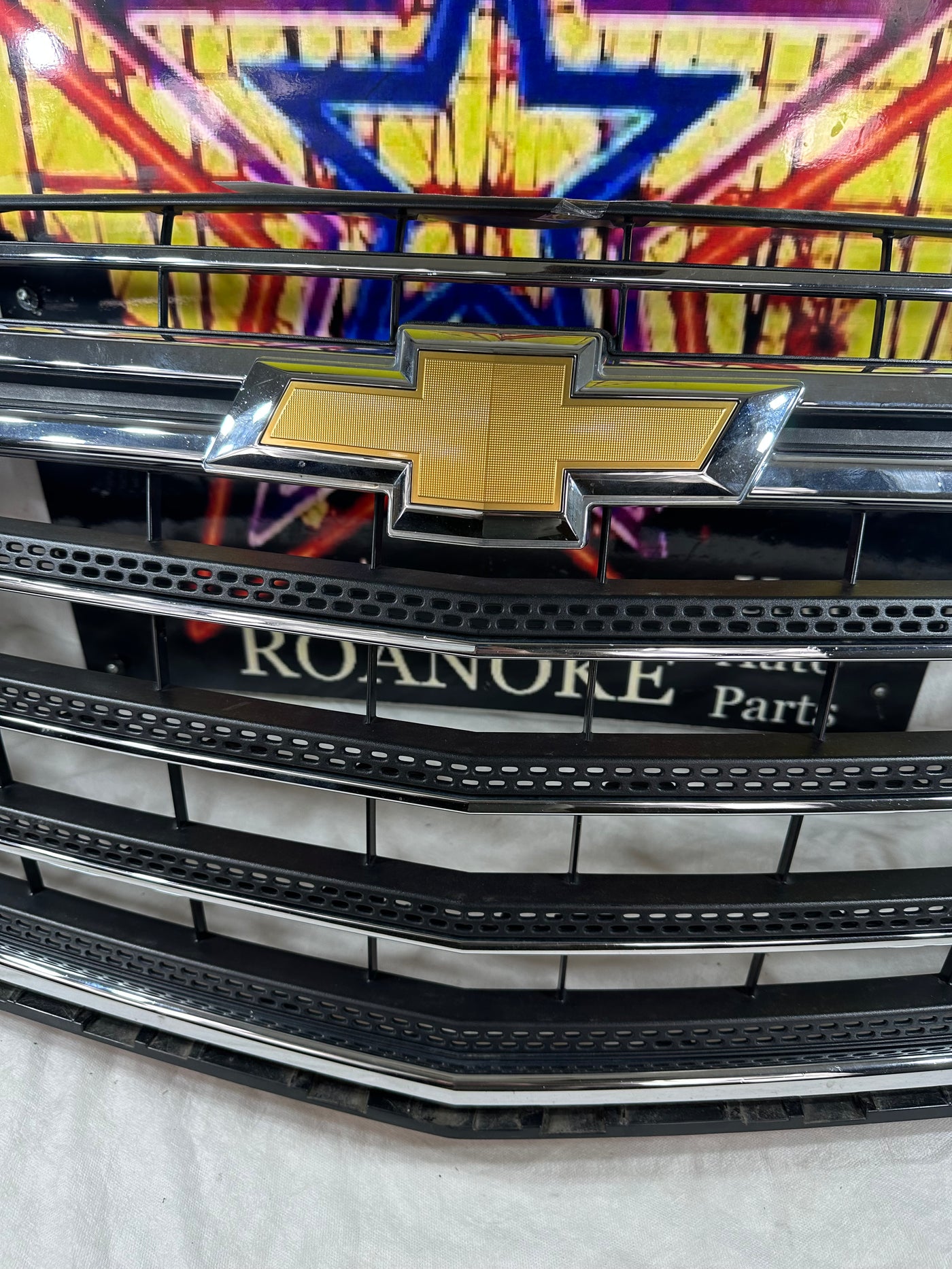 Grille Grill 2018-2020 Chevrolet Traverse 23376131 OEM