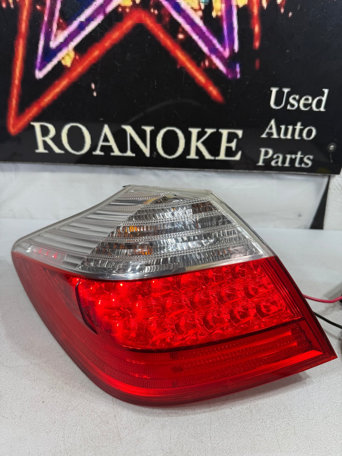 2009-2011 Hyundai Genesis Sedan Left Driver OUTER Tail Light Assembly OEM