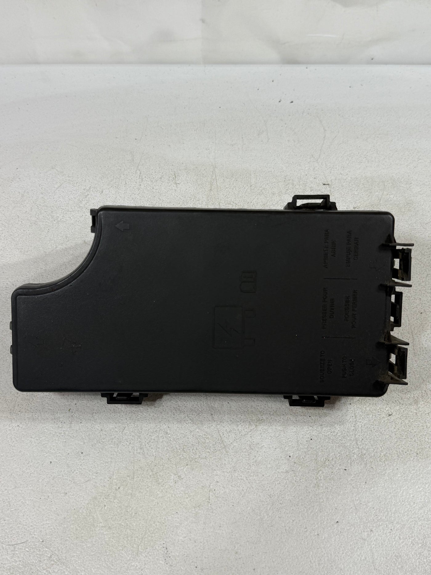 2011 - 2014 Chrysler 200 Fuse Box Relay Distribution Block P04692346AE OEM