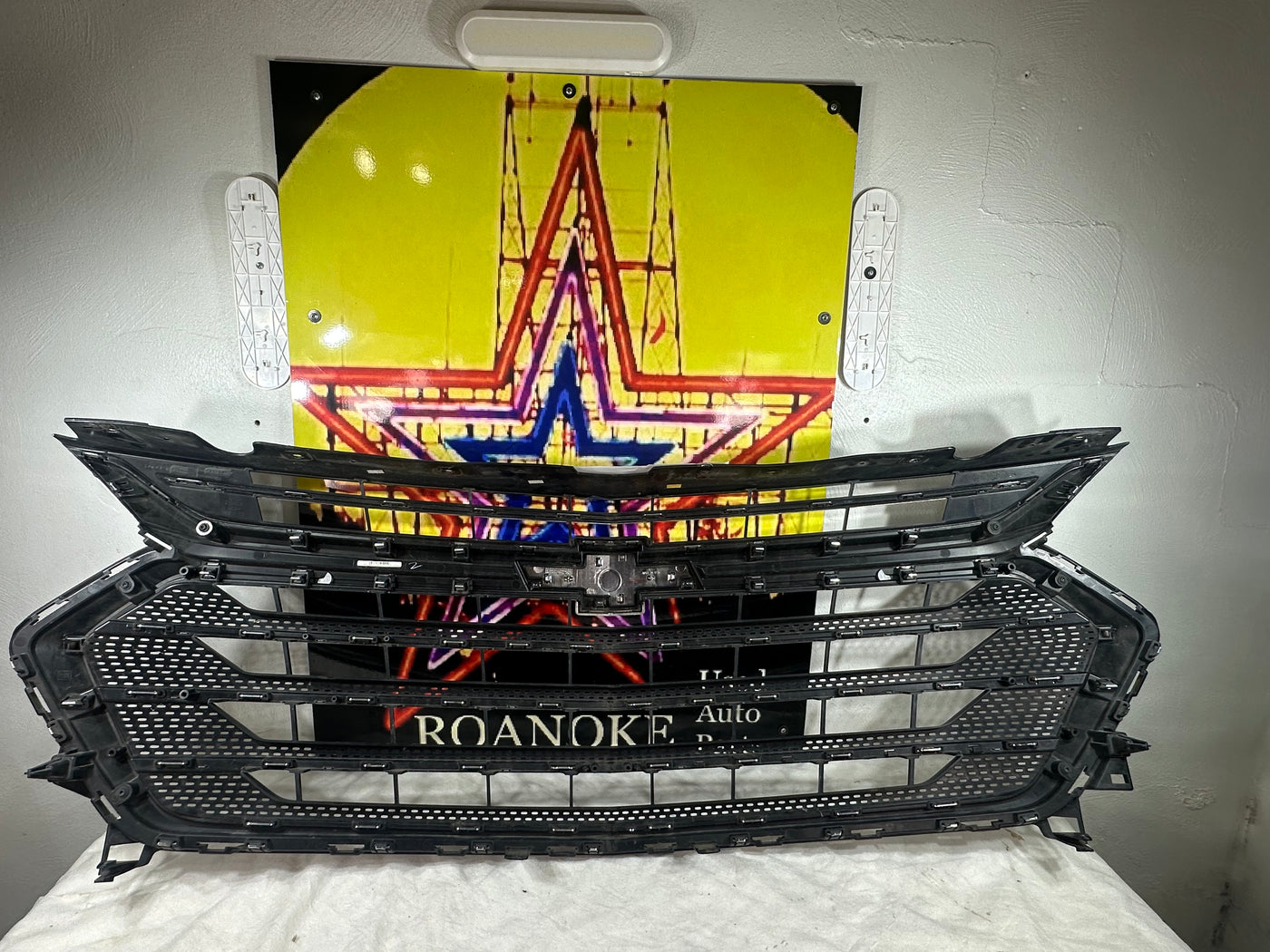 Grille Grill 2018-2020 Chevrolet Traverse 23376131 OEM