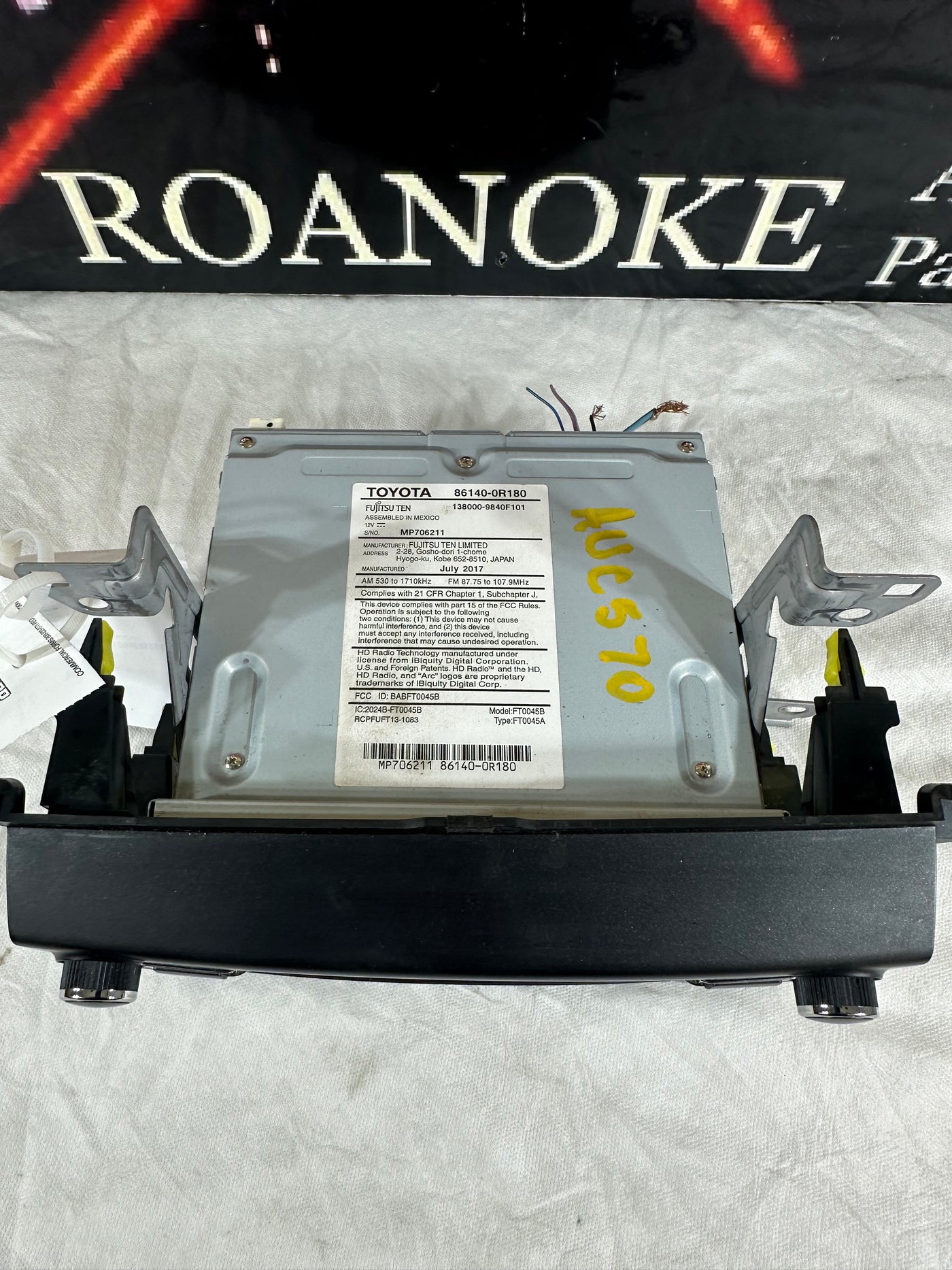 Reman 2015-2018 Toyota RAV4 OEM HD Radio Touch Screen CD Player Gracenote 100582