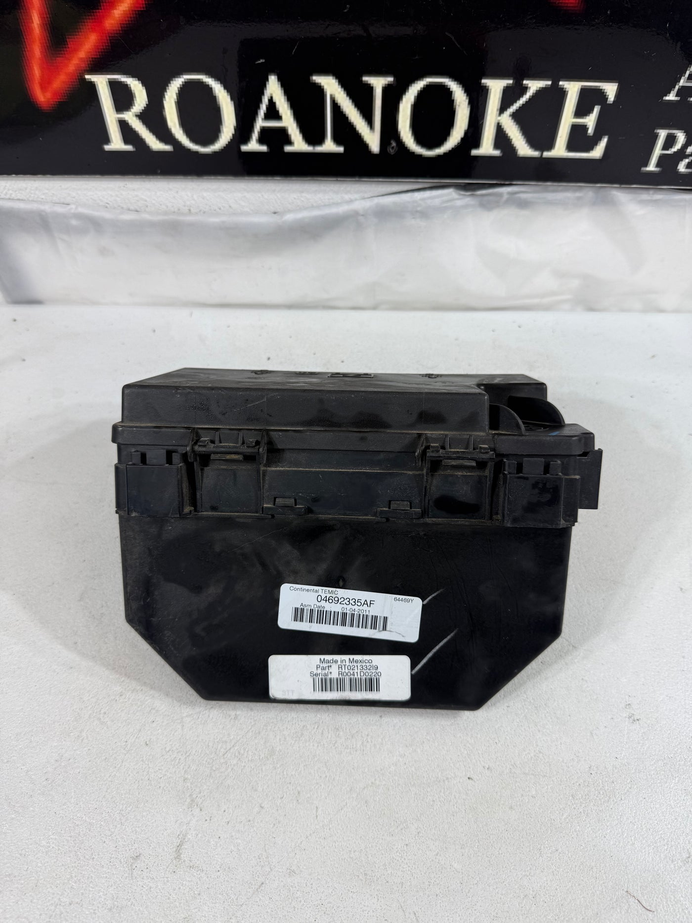 2011 Chrysler Town & Country Dodge Grand Caravan TIPM Fuse Relay Box 04692335AF