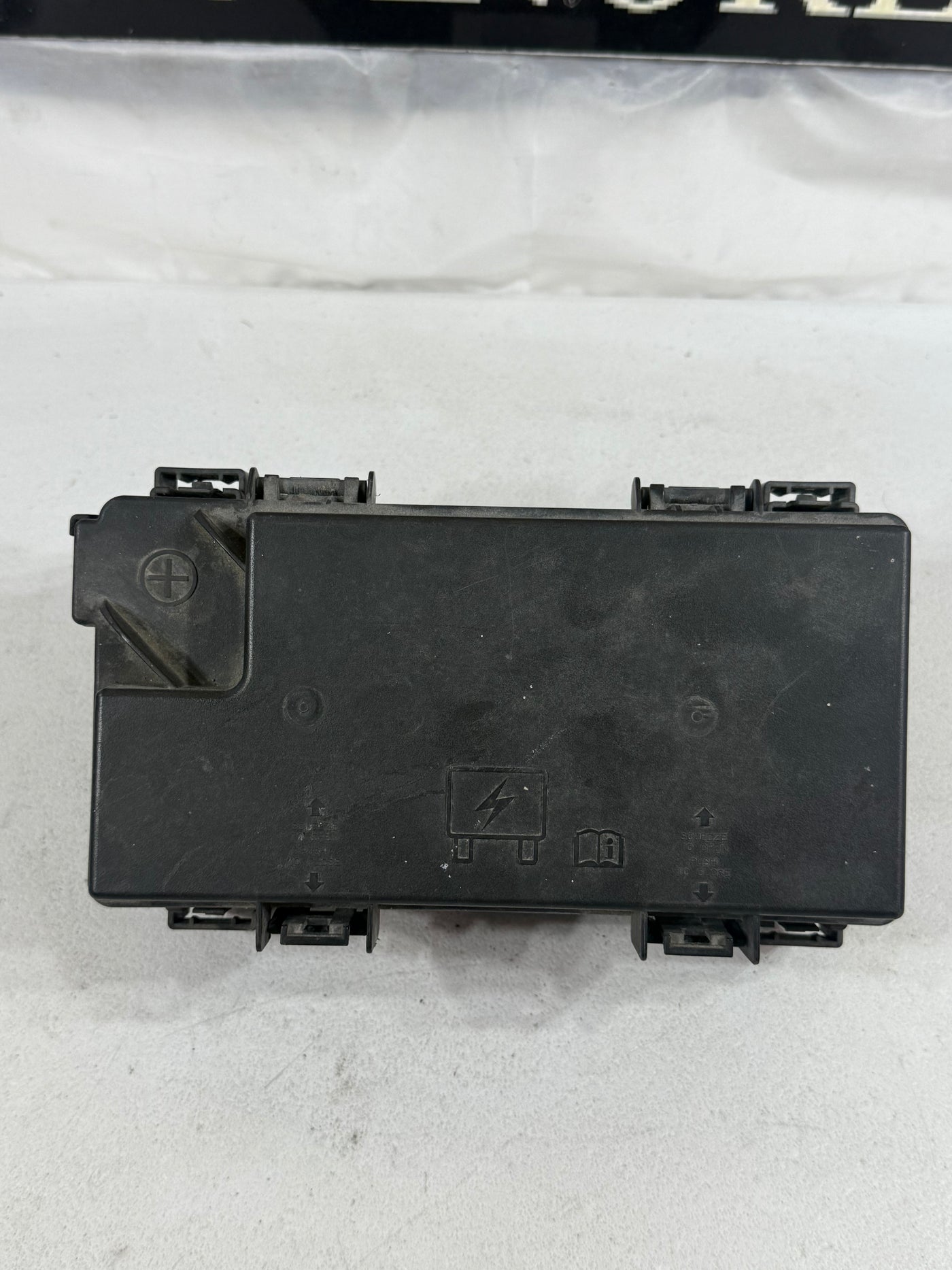 2010 Jeep Wrangler JK Totally Integrated Power Module Fuse Box TIPM 04692298AE