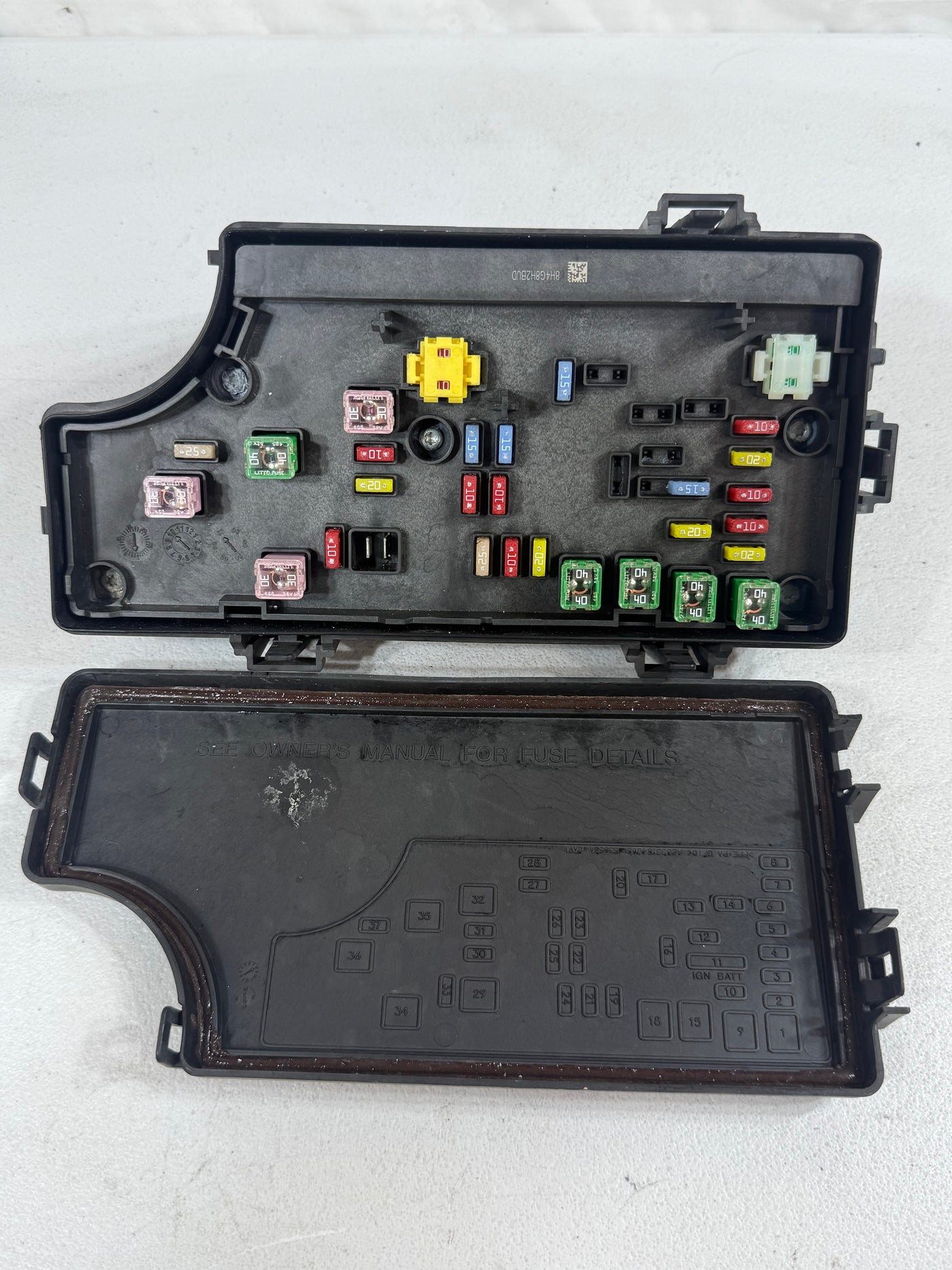 2008-2009 Chrysler Sebring Dodge Avenger Relay Fuse Box P68028008AB Module OEM