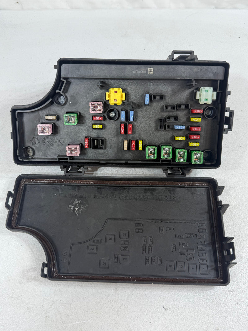 2008-2009 Chrysler Sebring Dodge Avenger Relay Fuse Box P68028008AB Module OEM