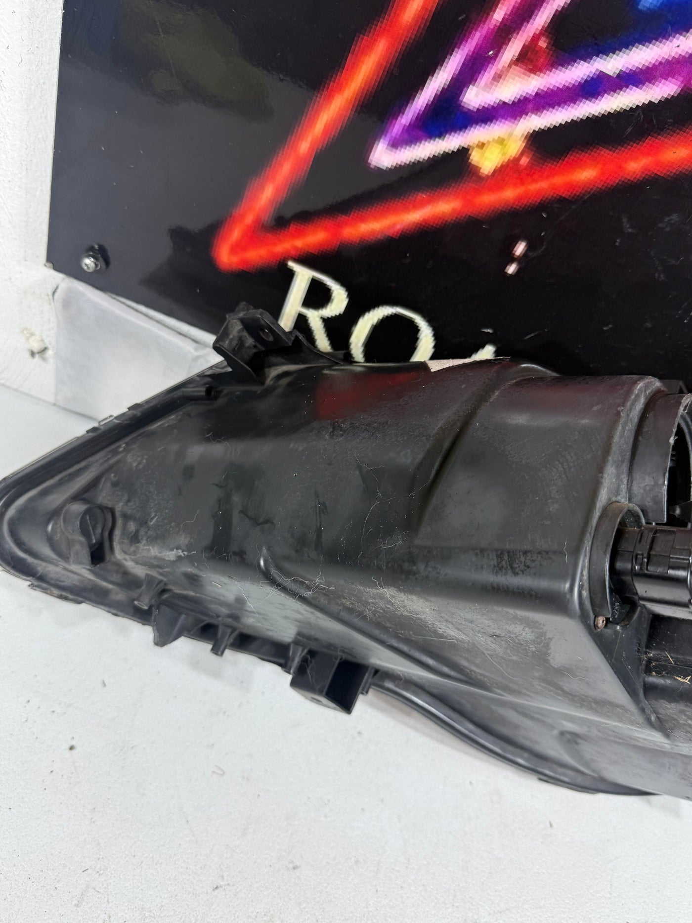 Passenger Right Headlight Fits 10-13 KIZASHI OEM