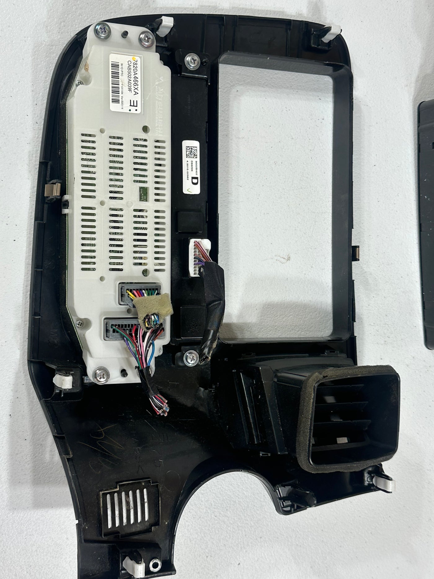 2014-2015 Mitsubishi Outlander AM FM Radio Receiver 6.10 Screen OEM
