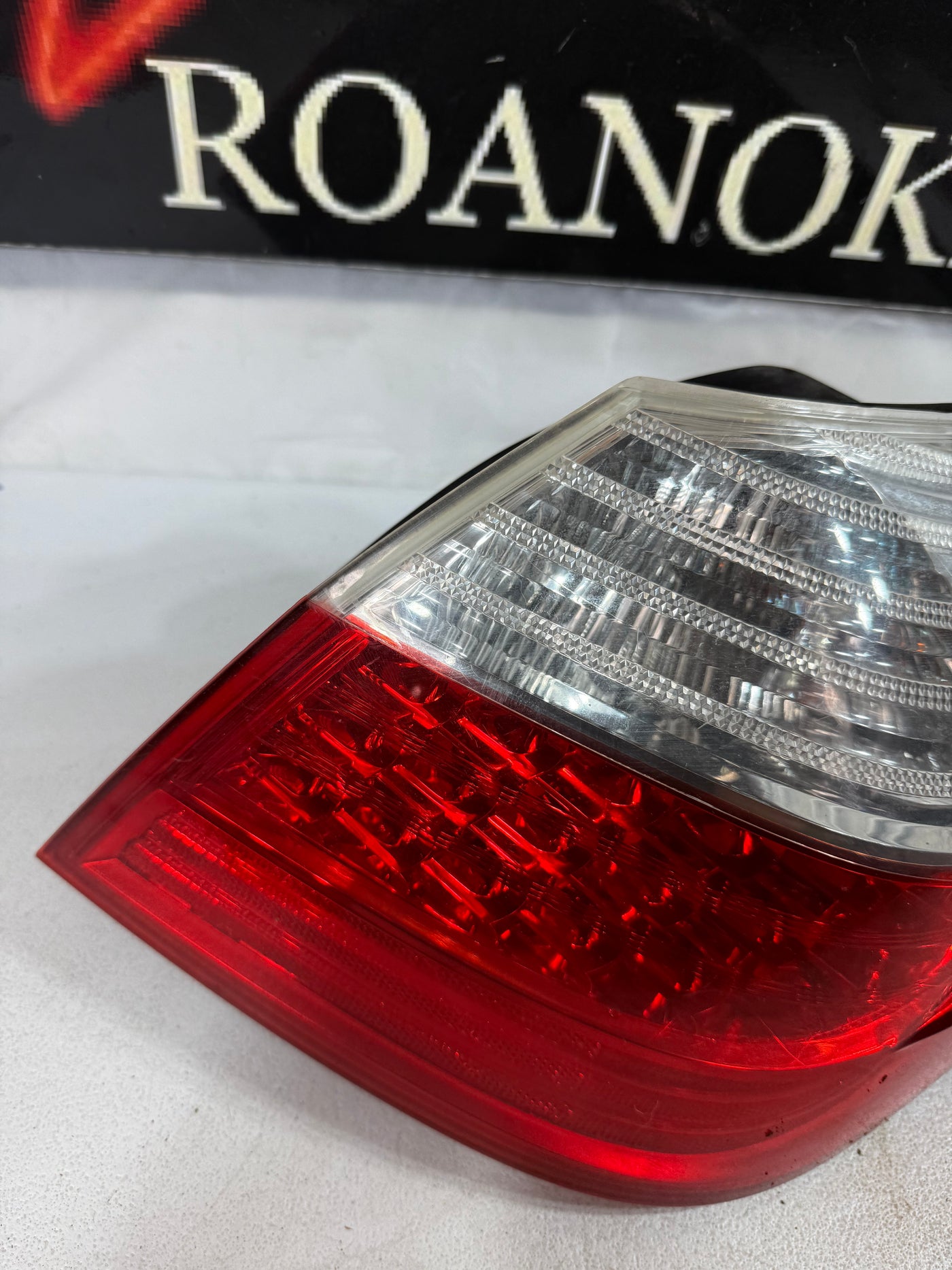 2009-2011 Hyundai Genesis Sedan Right/Passenger OUTER Tail Light Assembly OEM