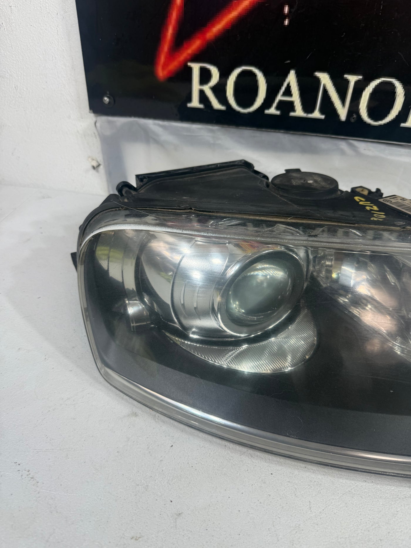 2004 2005 2006 2007 Volkswagen Touareg Xenon HID Headlight Passenger Side OEM