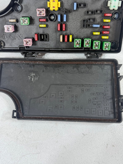 2008-2009 Chrysler Sebring Dodge Avenger Relay Fuse Box P68028008AB Module OEM