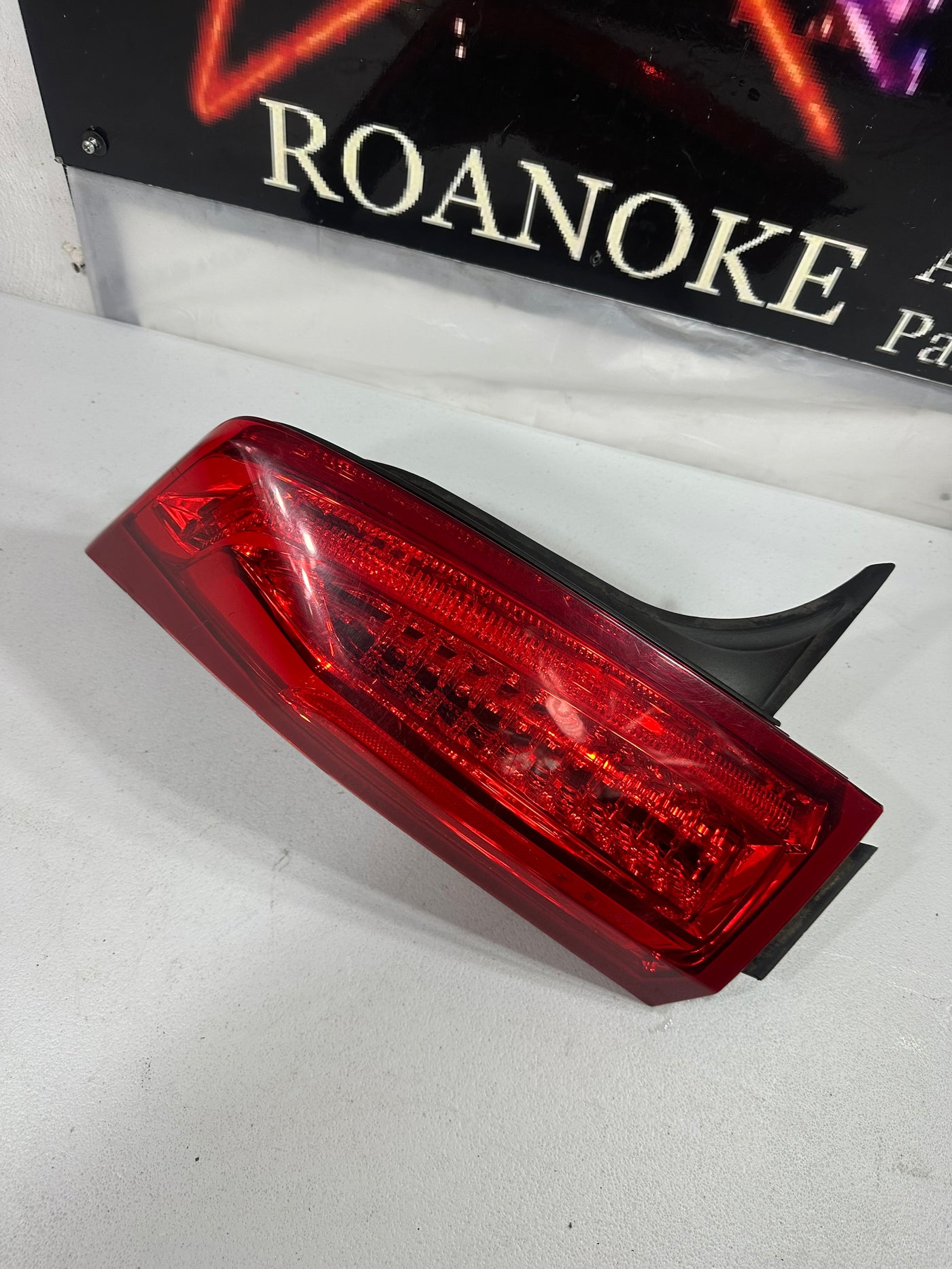 2013-2018 CADILLAC ATS REAR LEFT DRVER SIDE TAIL LIGHT TAILLIGHT LAMP OEM