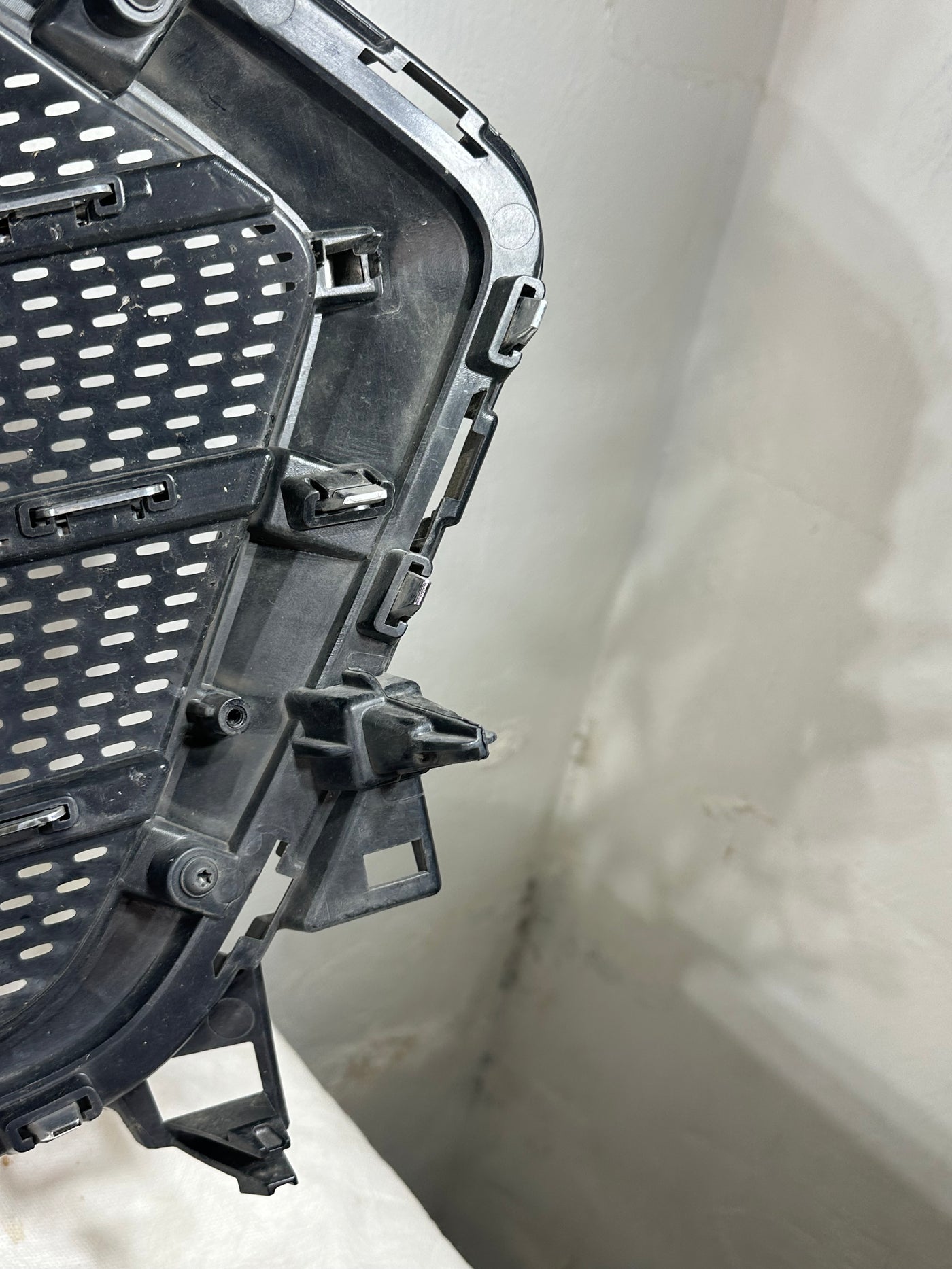 Grille Grill 2018-2020 Chevrolet Traverse 23376131 OEM