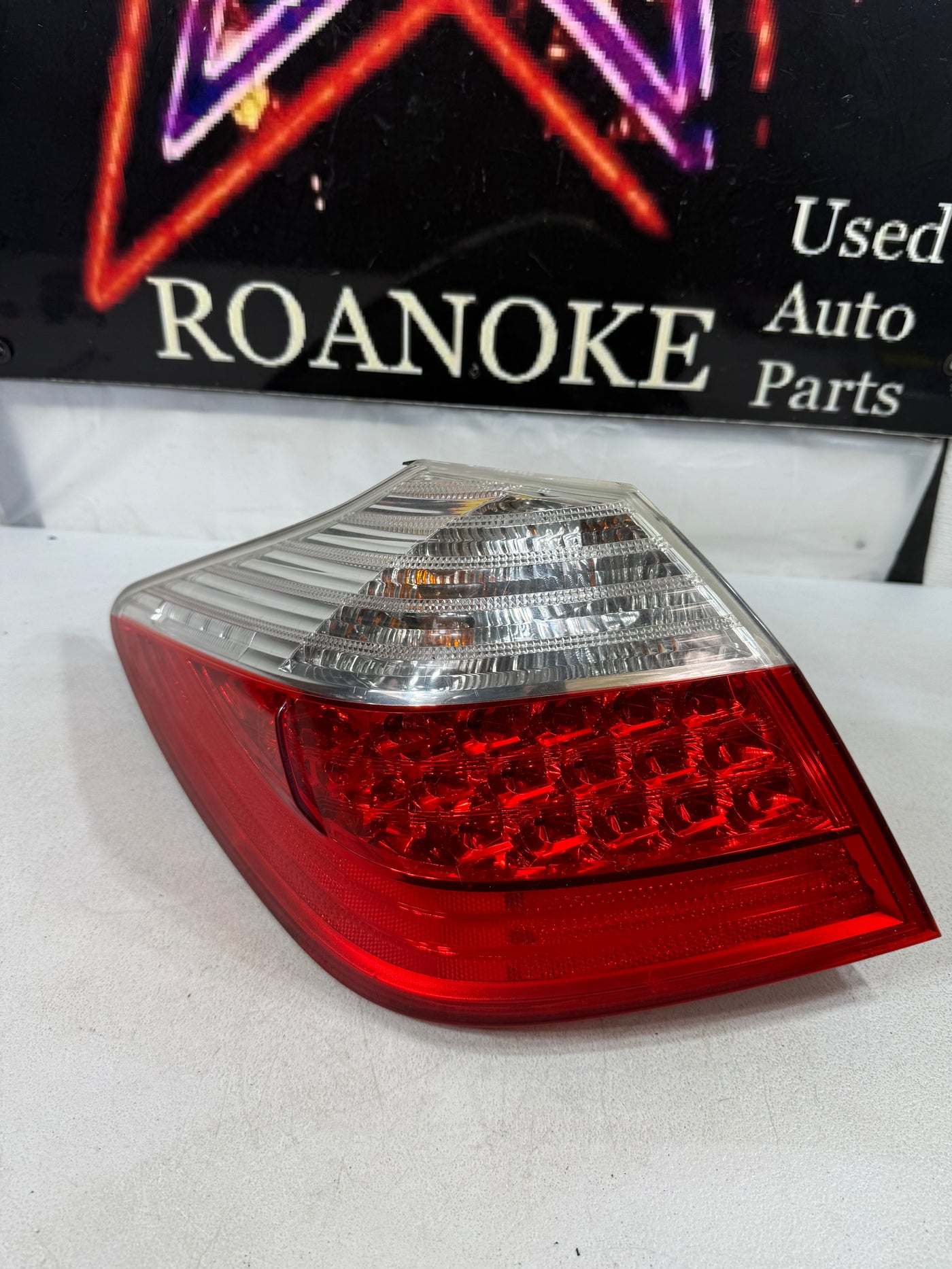 2009-2011 Hyundai Genesis Sedan Left Driver OUTER Tail Light Assembly OEM