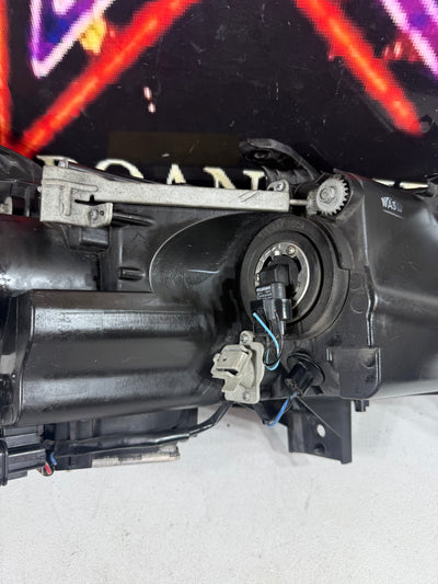 Xenon HID 2007-2009 Mitsubishi Outlander Left Driver  Headlight OEM