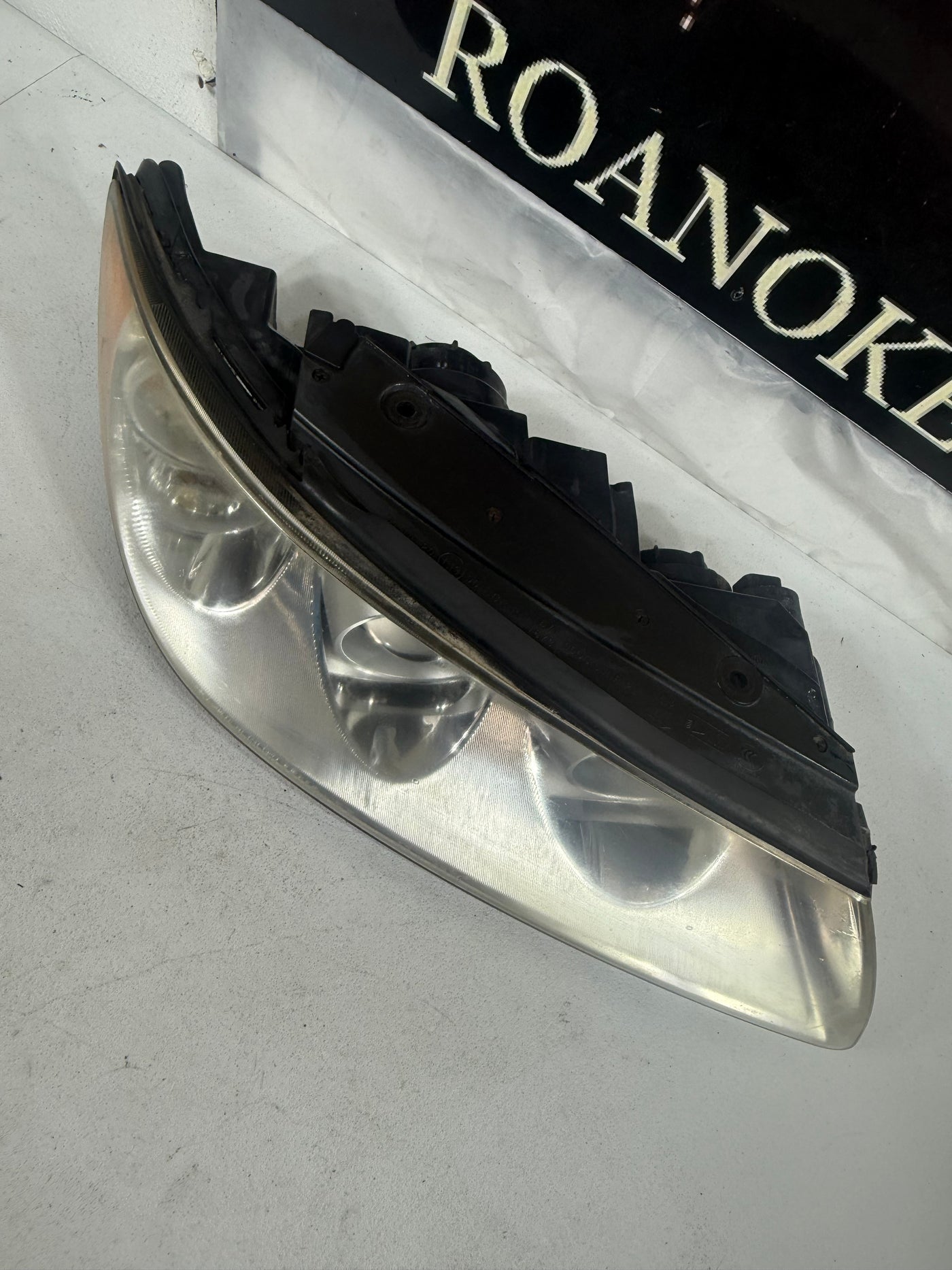 2006-2010 Hyundai Azera Headlight 6 pins green plug Right Passenger side OEM