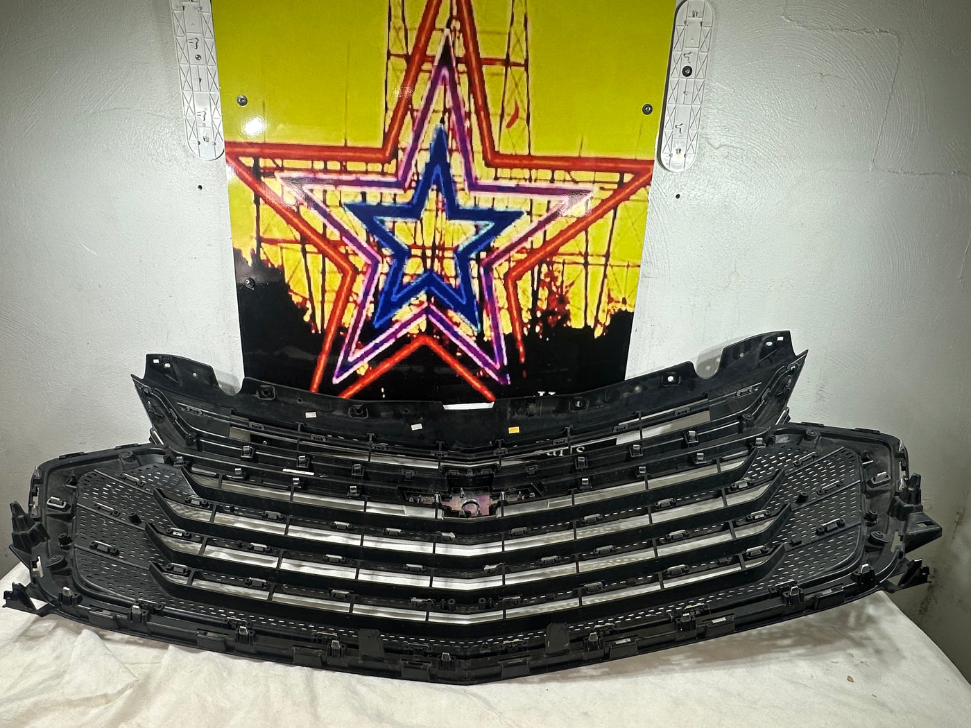 Grille Grill 2018-2020 Chevrolet Traverse 23376131 OEM