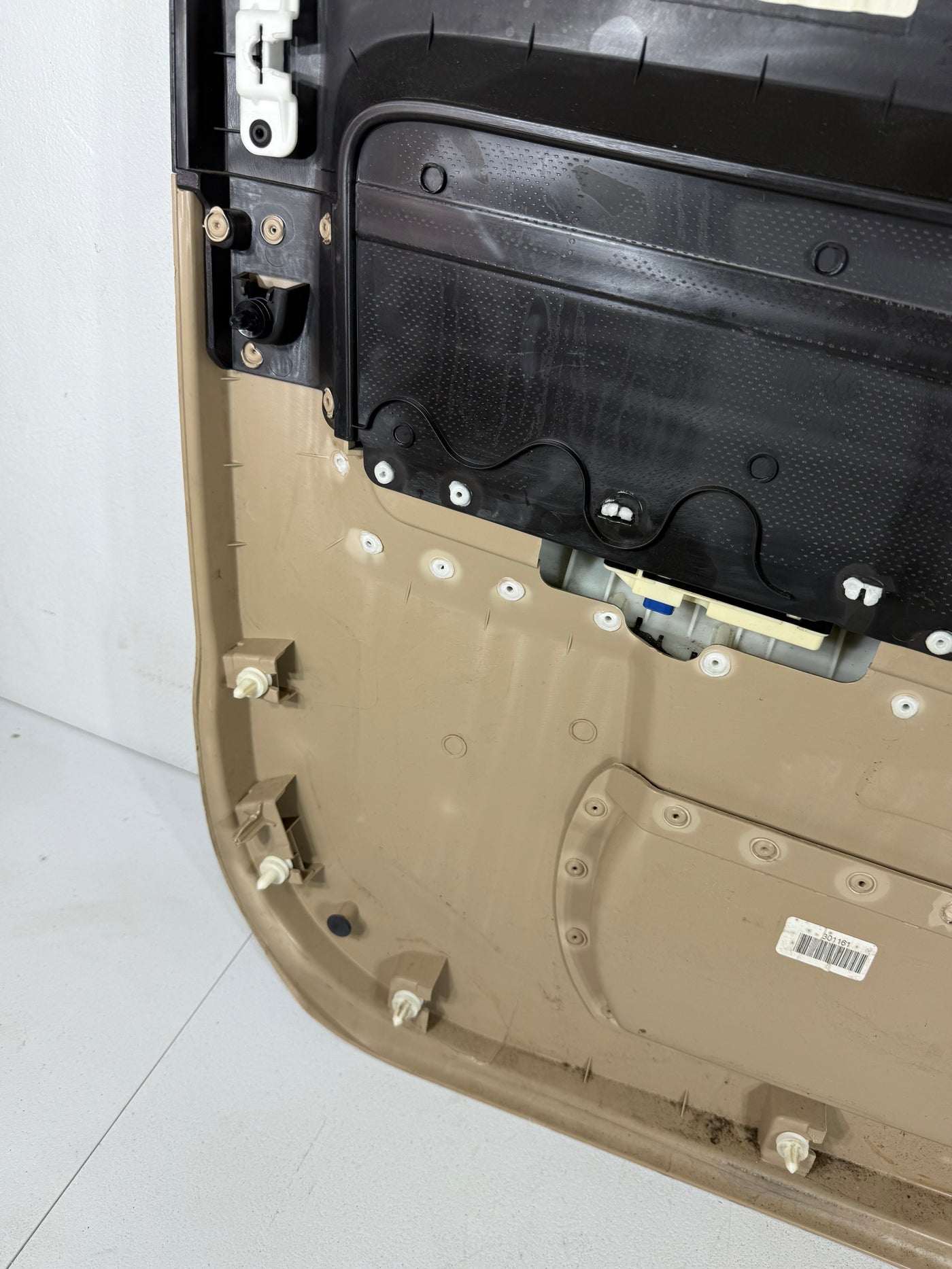 2006 - 2010 HUMMER H3 Door Panel Front Right Passenger Side OEM