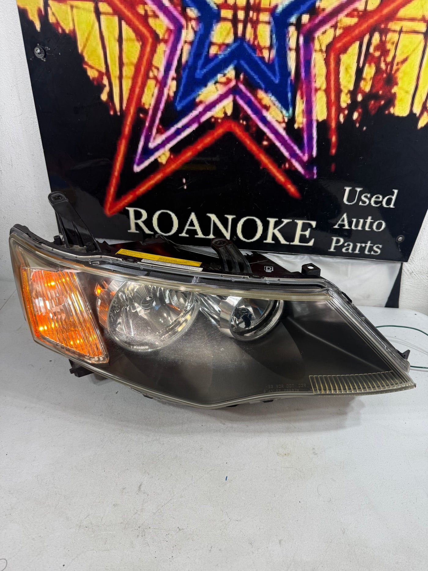 Xenon HID 2007-2009 Mitsubishi Outlander Right Passenger Headlight OEM