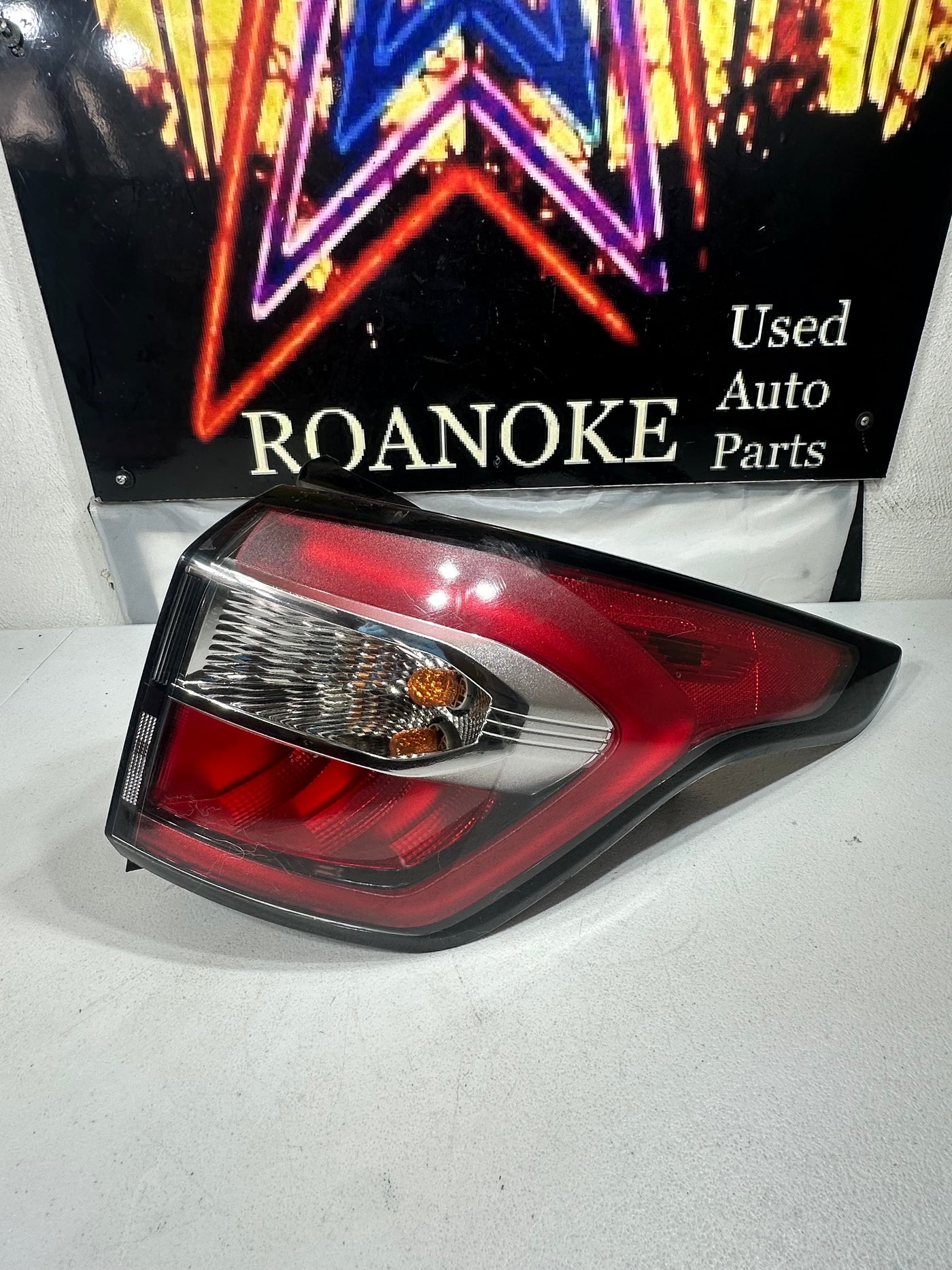 17 18 FORD ESCAPE Tail Light Assembly Right Passenger Side OEM E1425