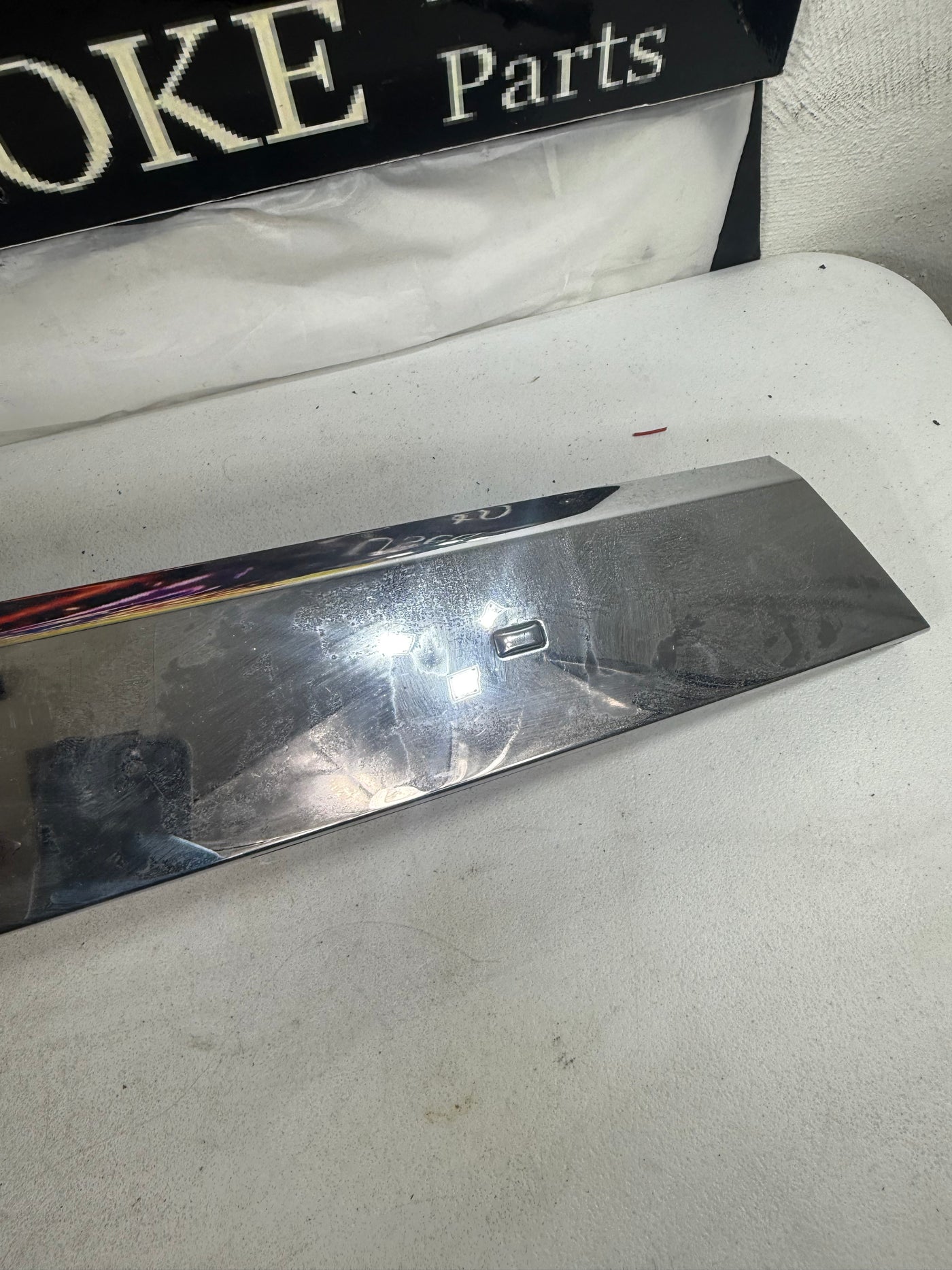 2011 -2013 GRAND CHEROKEE CHROME W/ BACK UP CAMERA & GLASS RELEASE BUTTON OEM
