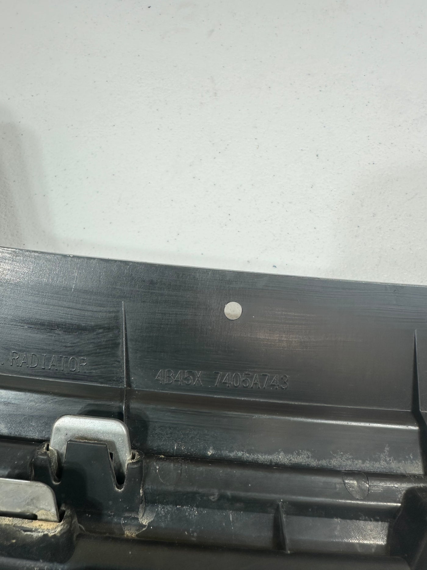 2014 MITSUBISHI OUTLANDER (NOT SPORT ) Grille OEM
