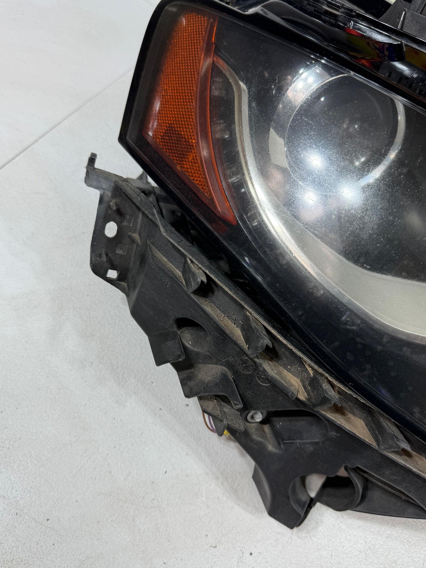 2009- 2012 Audi A4 S4 HID Xenon RH Right Passenger Side Headlight Assembly W bracket OEM