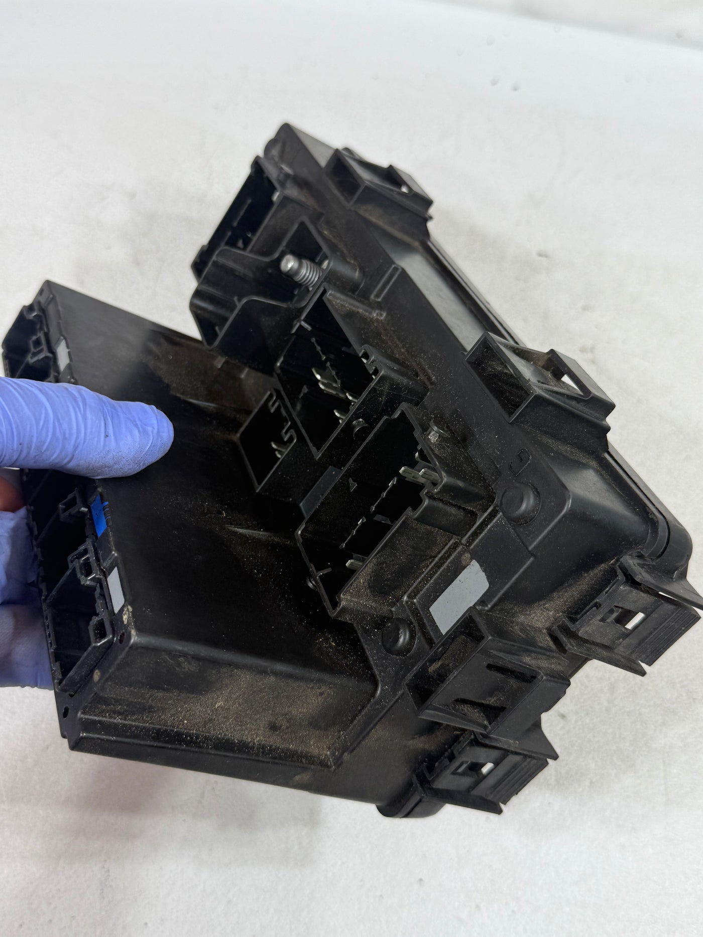 2011 - 2014 Chrysler 200 Fuse Box Relay Distribution Block P04692346AE OEM