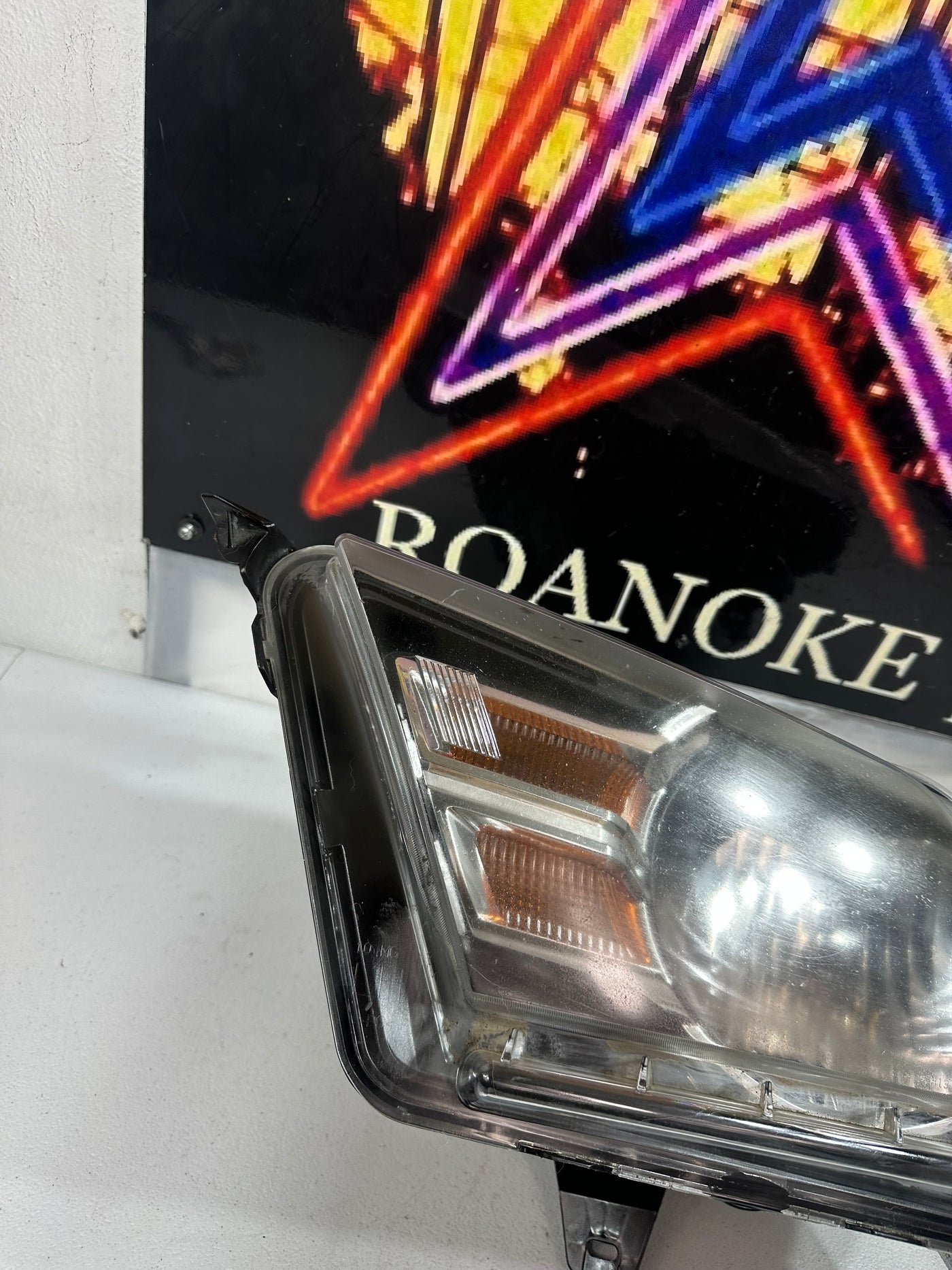 2010-2012 Ford Mustang Driver Left SIDE Halogen Head Light Headlight OEM