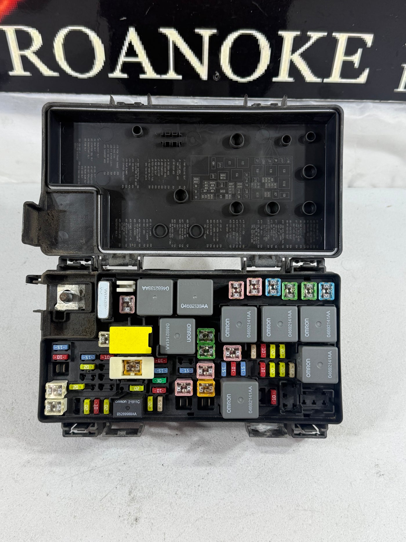 2010 Jeep Wrangler JK Totally Integrated Power Module Fuse Box TIPM 04692298AE