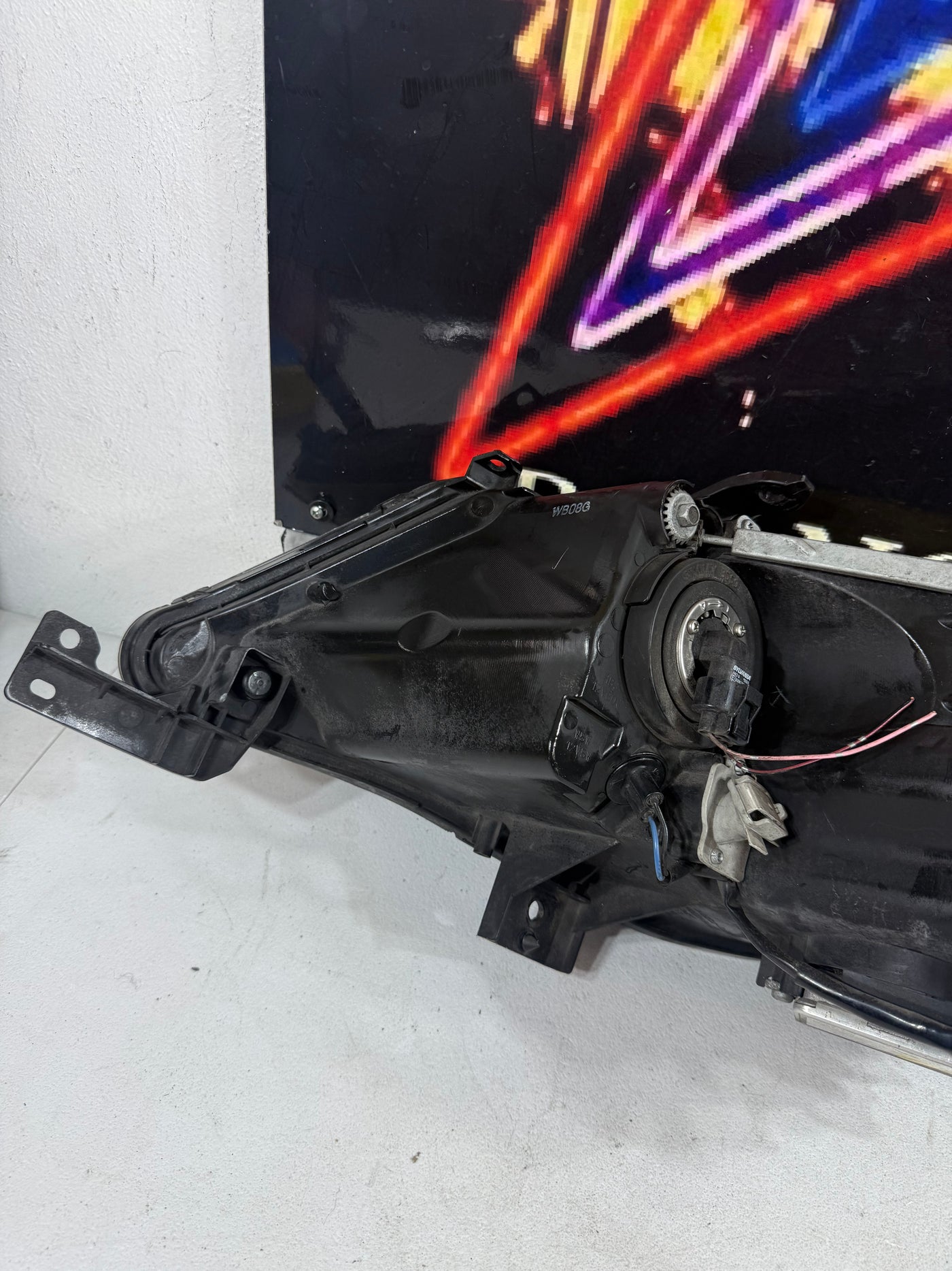 Xenon HID 2007-2009 Mitsubishi Outlander Right Passenger Headlight OEM