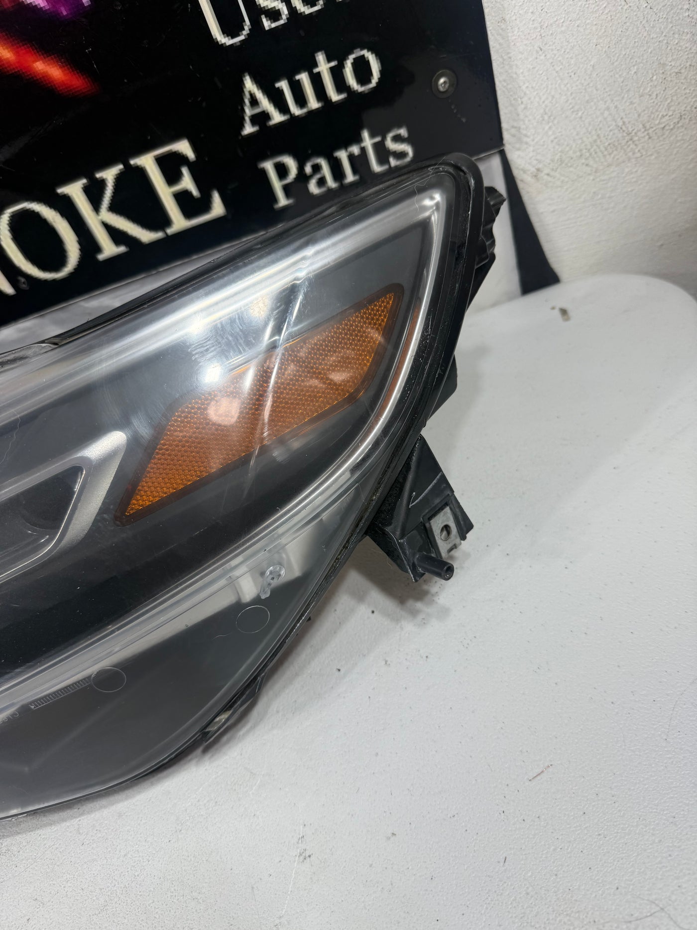 2013-2019 Ford Taurus Headlight Assembly Halogen left driver side genuine OEM