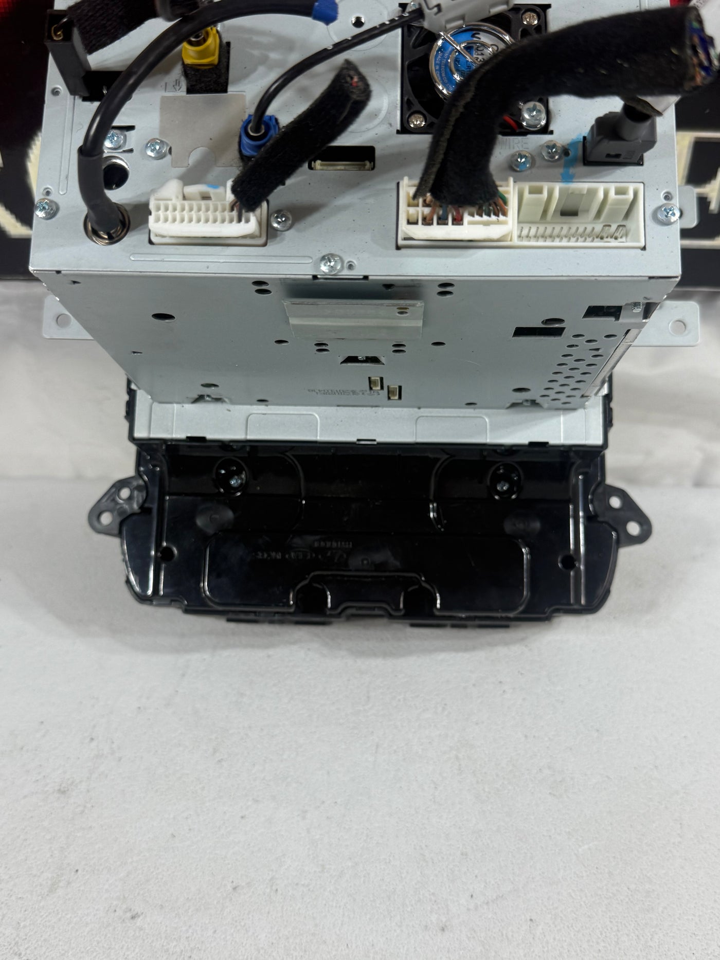 2014-2015 Kia Sorento Radio Receiver Display Screen Navigation 965601UAA0VA OEM