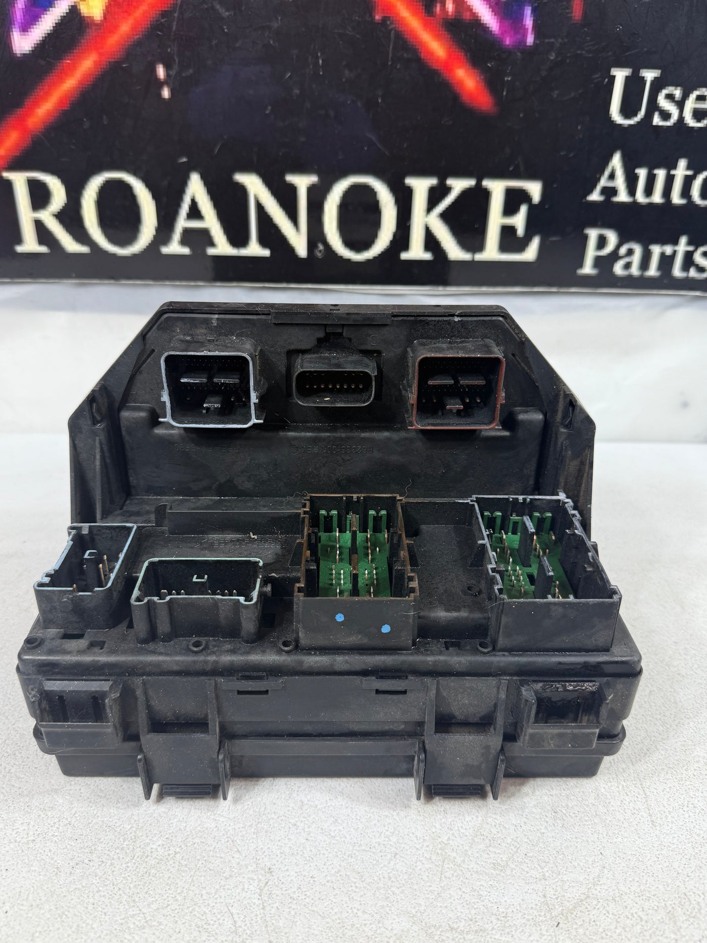 DODGE GRAND CARAVAN TOWN COUNTRY VW ROUTAN FUSE BOX TIPM 2011 04692335AH