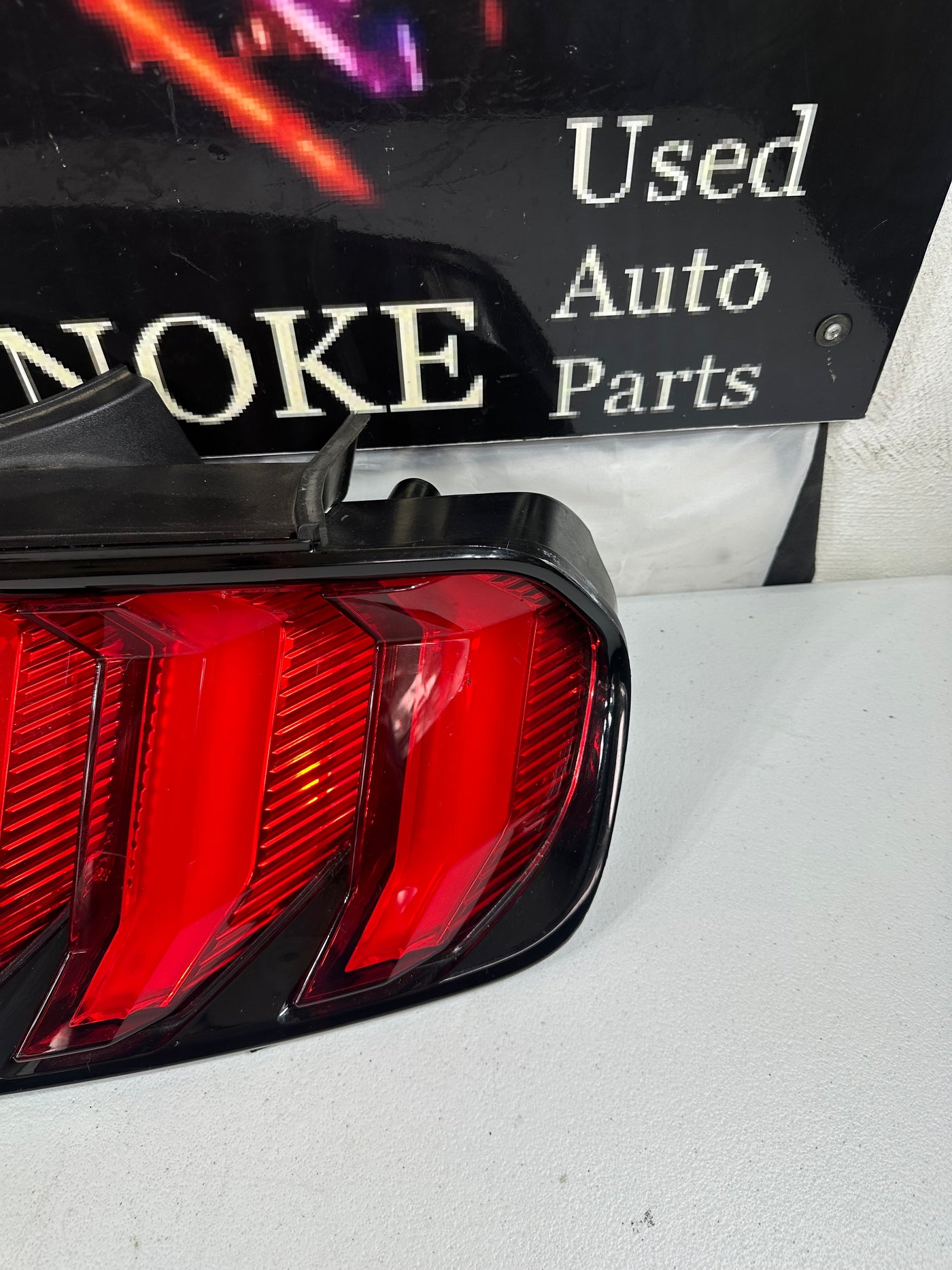 2018-2021 FORD MUSTANG RIGHT PASSENGER SIDE TAIL LIGHT TAILLIGHT LAMP LED OEM