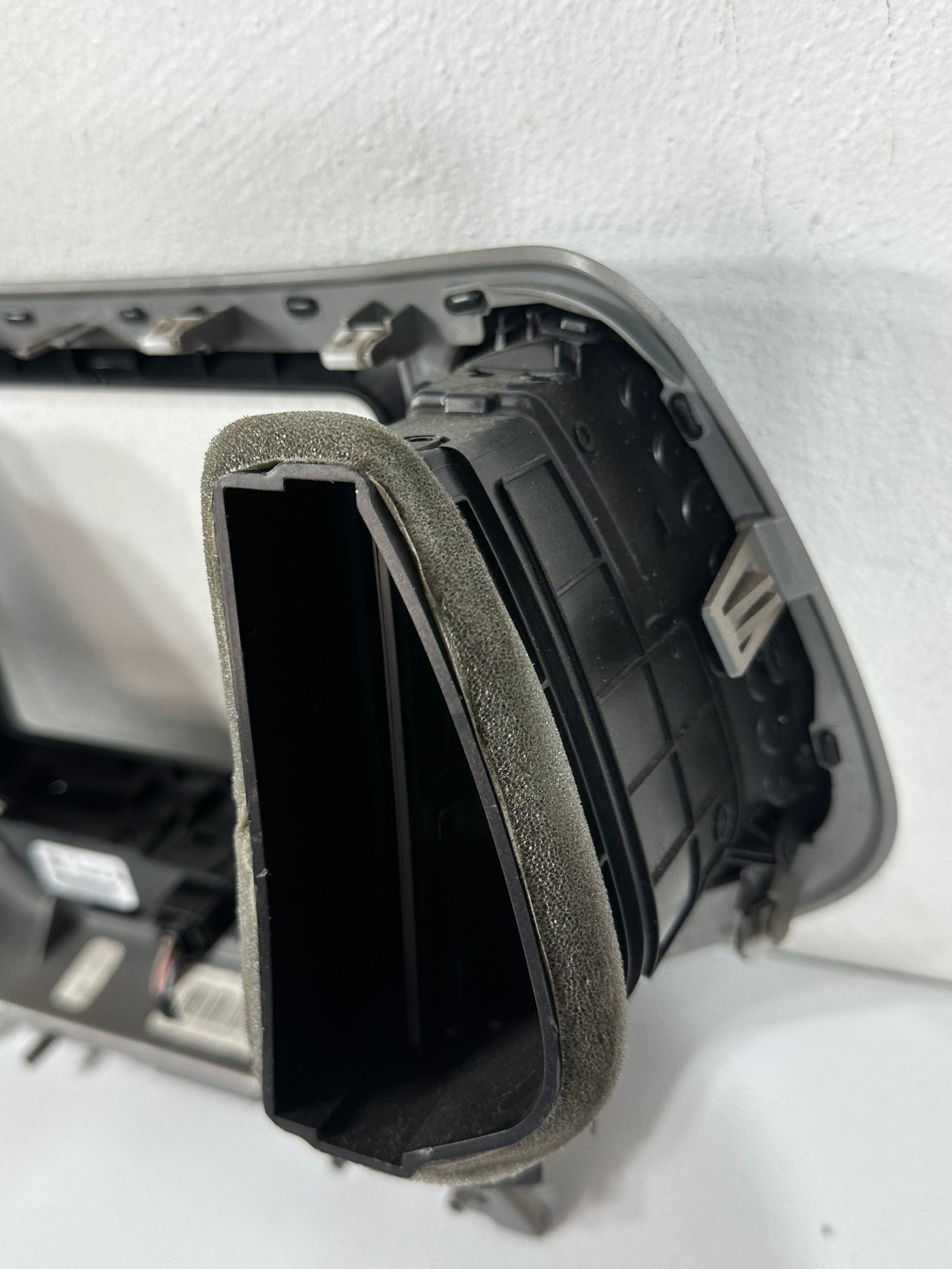 2014 2015 2016 2017 2018 JEEP CHEROKEE RADIO BEZEL DASH TRIM VENT OEM