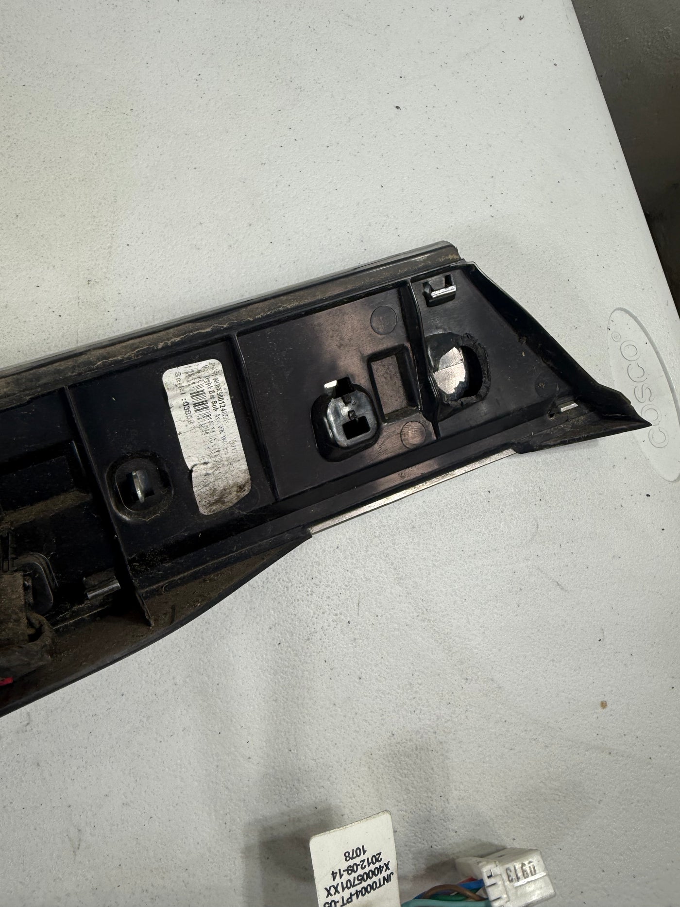 2011 -2013 GRAND CHEROKEE CHROME W/ BACK UP CAMERA & GLASS RELEASE BUTTON OEM