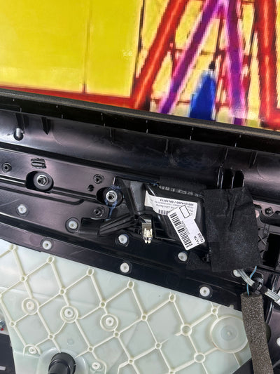 2010 2011 MERCEDES BENZ C-CLASS C300 Front Door Interior Panel Passenger front right side