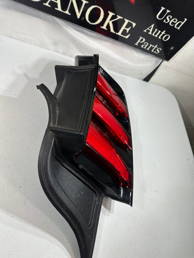 2018-2021 FORD MUSTANG RIGHT PASSENGER SIDE TAIL LIGHT TAILLIGHT LAMP LED OEM